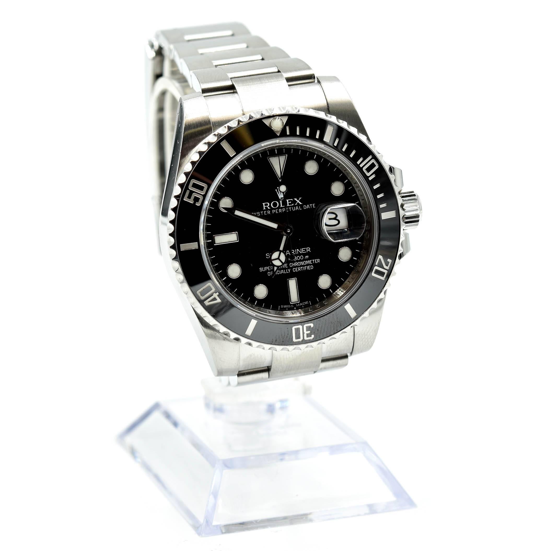Movement: automatic
Function: hours, minutes, seconds, date
Case: round 40mm stainless steel case, stainless steel & black ceramic dive bezel, screw-down crown, scratch resistant sapphire crystal, waterproof to 300 meters
Band: stainless steel