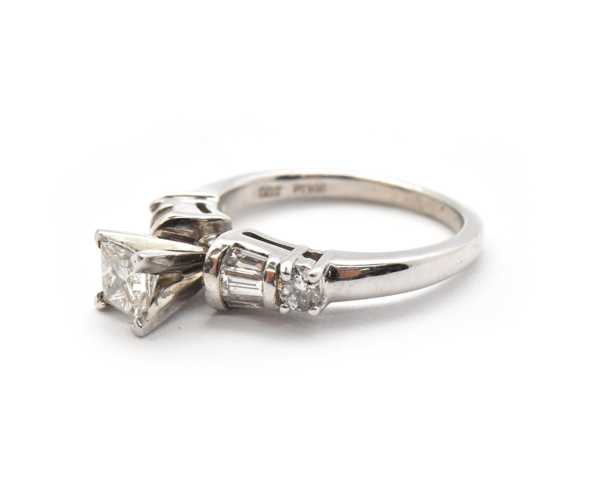 Taglio princess Anello di fidanzamento in platino con diamante da 0,40 carati con taglio a principessa in vendita