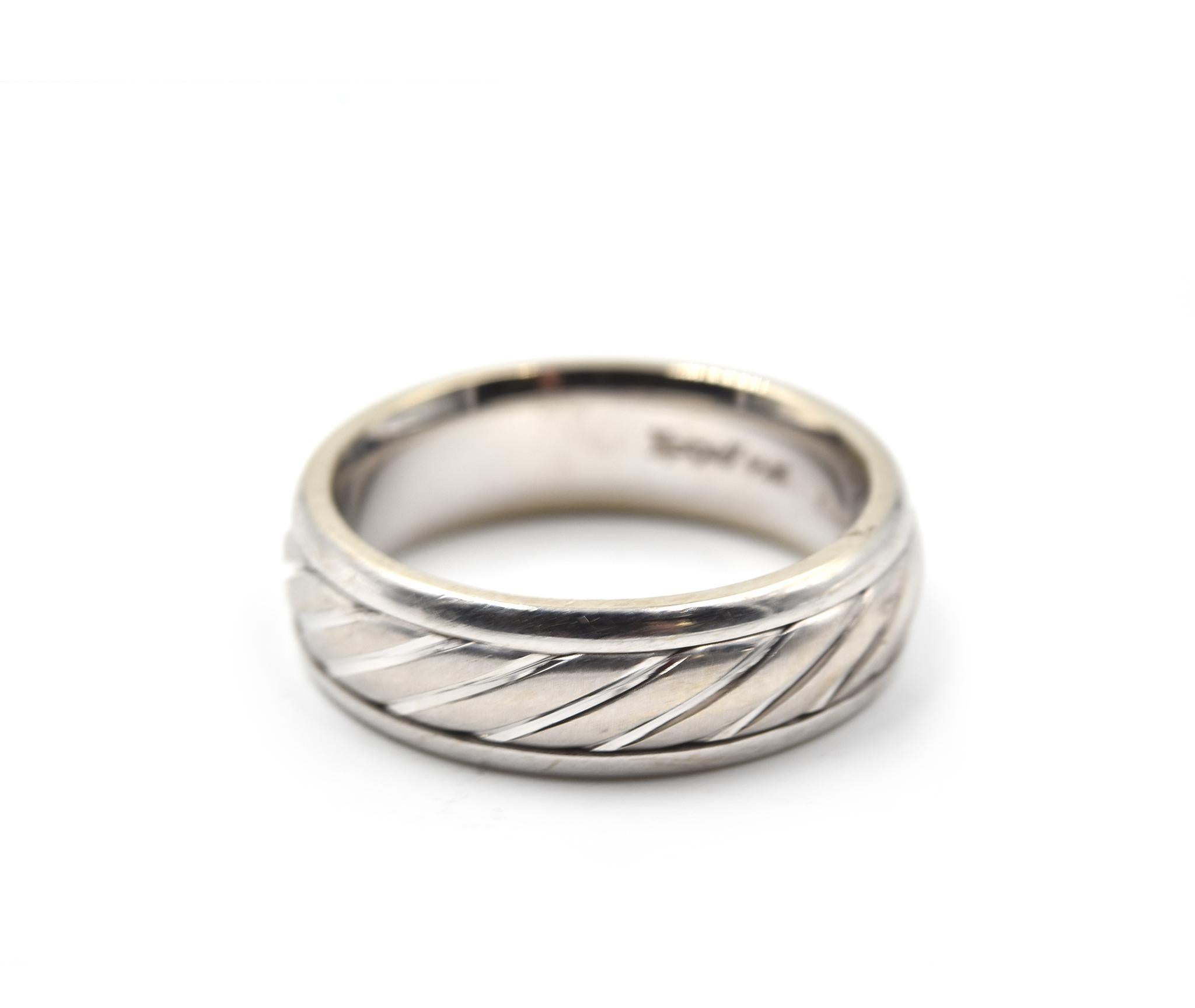 14 Karat White Gold Gents Twisted Design with Brushed Center Wedding Band In Excellent Condition In Scottsdale, AZ