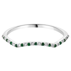 Anillo de oro blanco de 14 quilates con esmeralda y diamantes