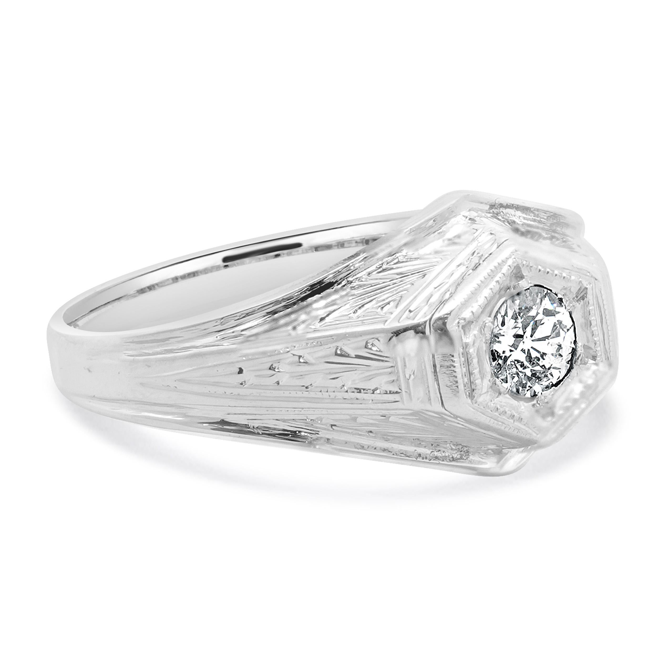 18 Karat White Gold Vintage Old Mine Cut Diamond Solitaire Ring In Excellent Condition For Sale In Scottsdale, AZ