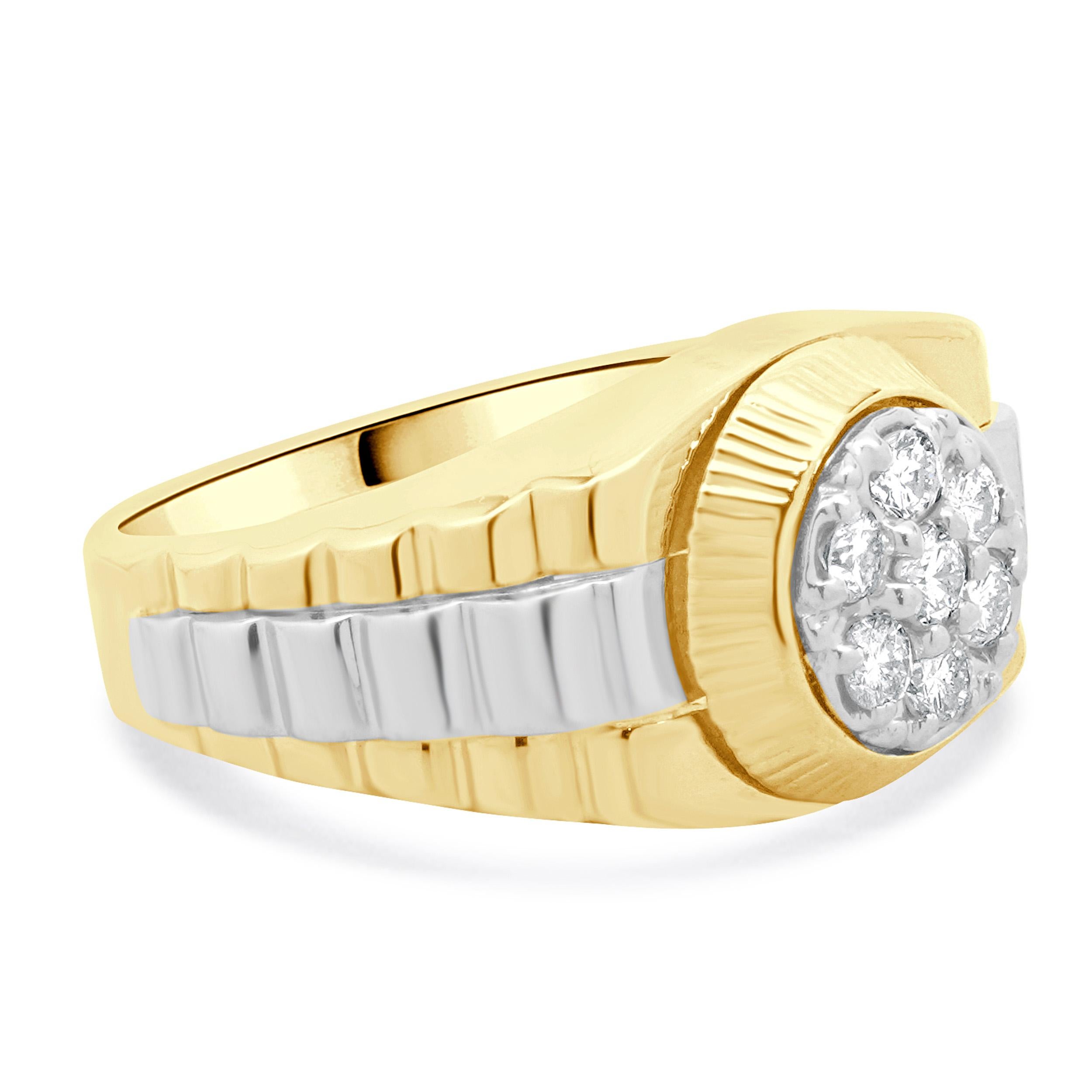 Taglio rotondo Anello stile cluster di diamanti in oro giallo e bianco 14 carati in vendita