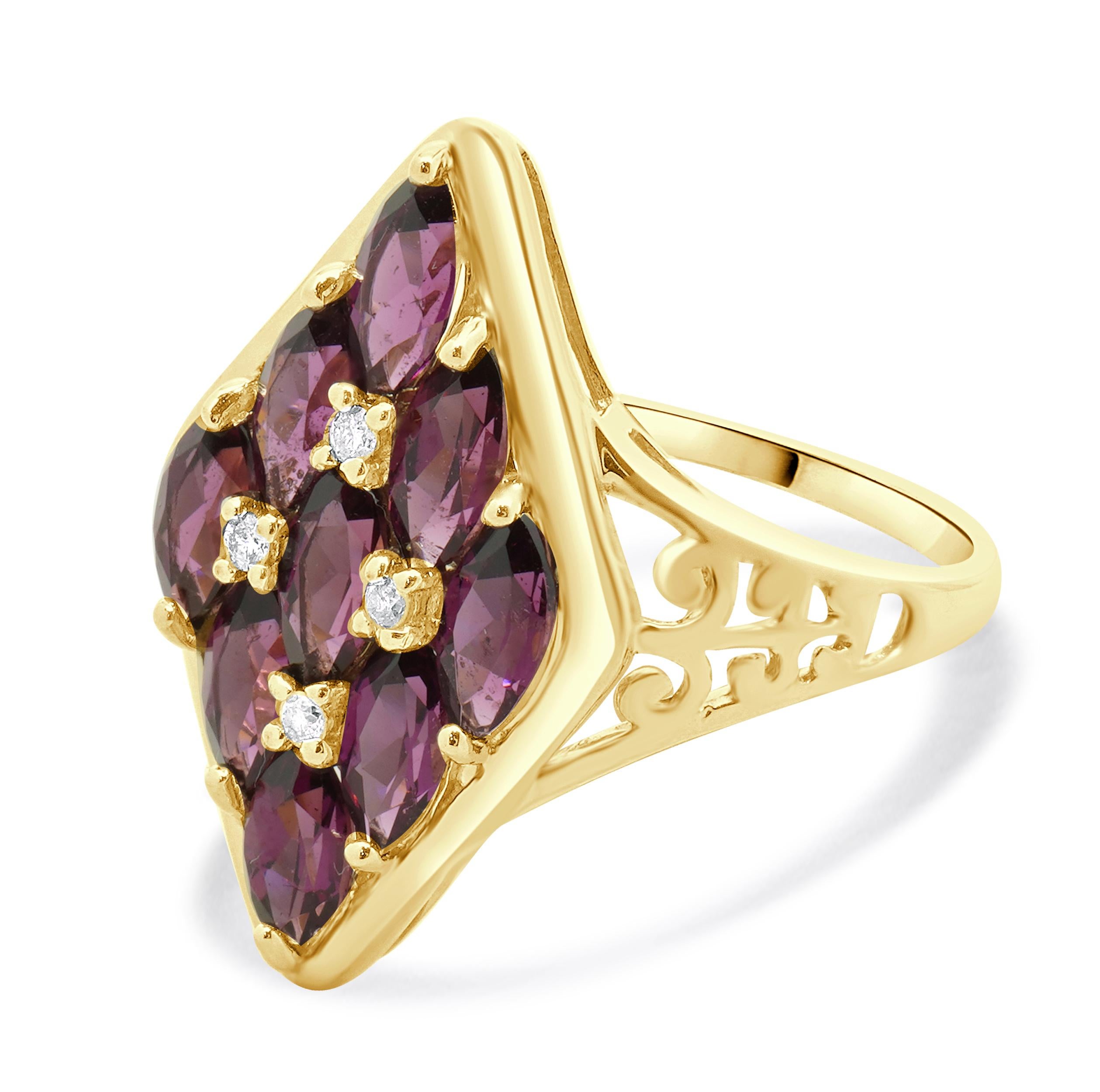 Matériau : Or jaune 14k
Diamant : 4 tailles rondes = 0,04cttw
Couleur : H
Clarté : I3
Grenat rhodolite : taille ovale = 2,25cttw
Taille de l'anneau : 7 (veuillez prévoir jusqu'à 2 jours ouvrables supplémentaires pour les demandes de taille)
Poids :