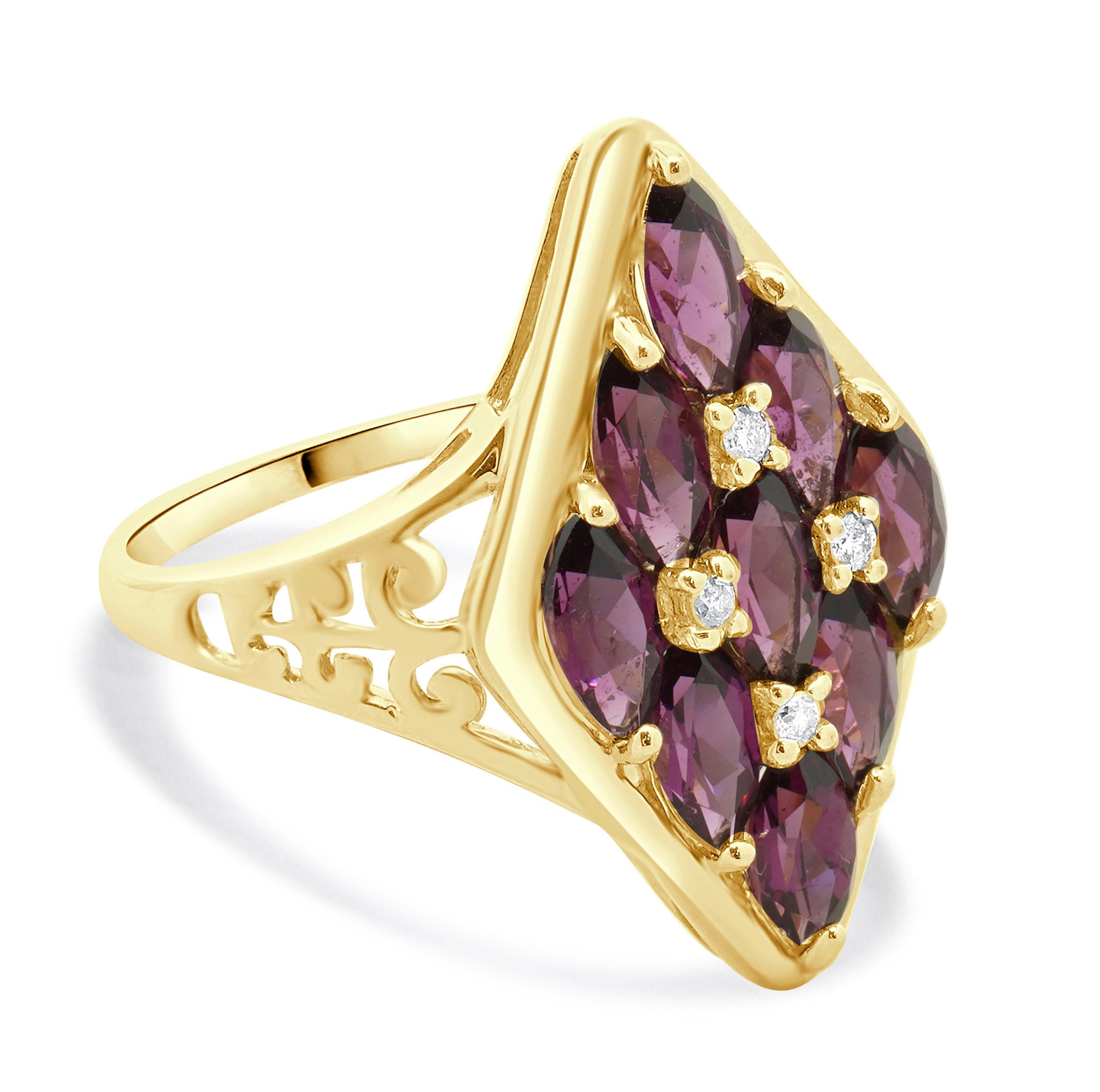 Taille ronde Bague en or jaune 14 carats, grenat rhodolite et diamant en vente