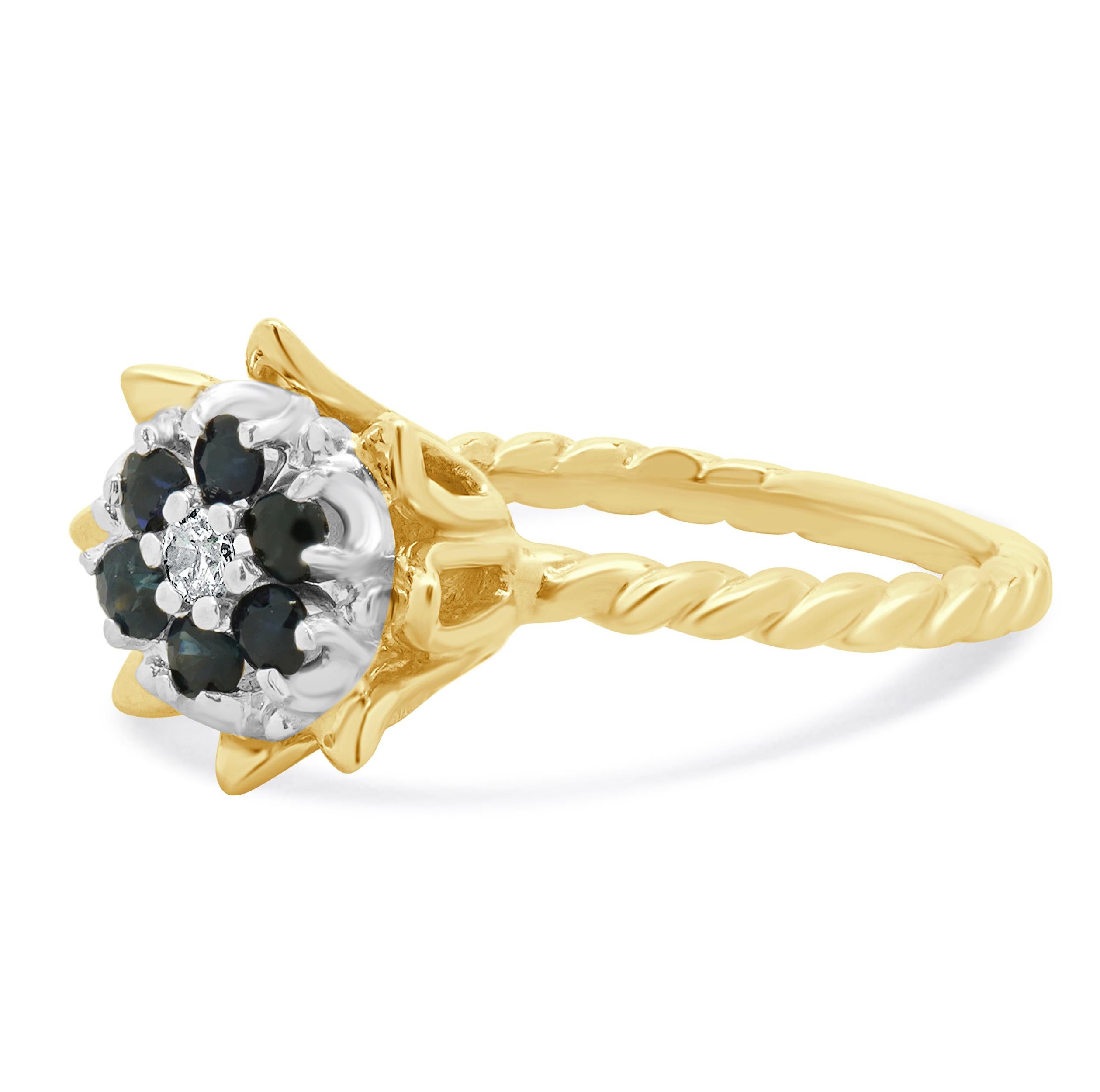 Matériau : Or jaune 14k
Diamant : taille ronde = 0,05cttw
Couleur : H
Clarté : I1
Saphir : 6 tailles rondes = 0,25cttw
Taille de l'anneau : 4,75 (veuillez prévoir jusqu'à 2 jours ouvrables supplémentaires pour les demandes de taille)
Poids : 3.20