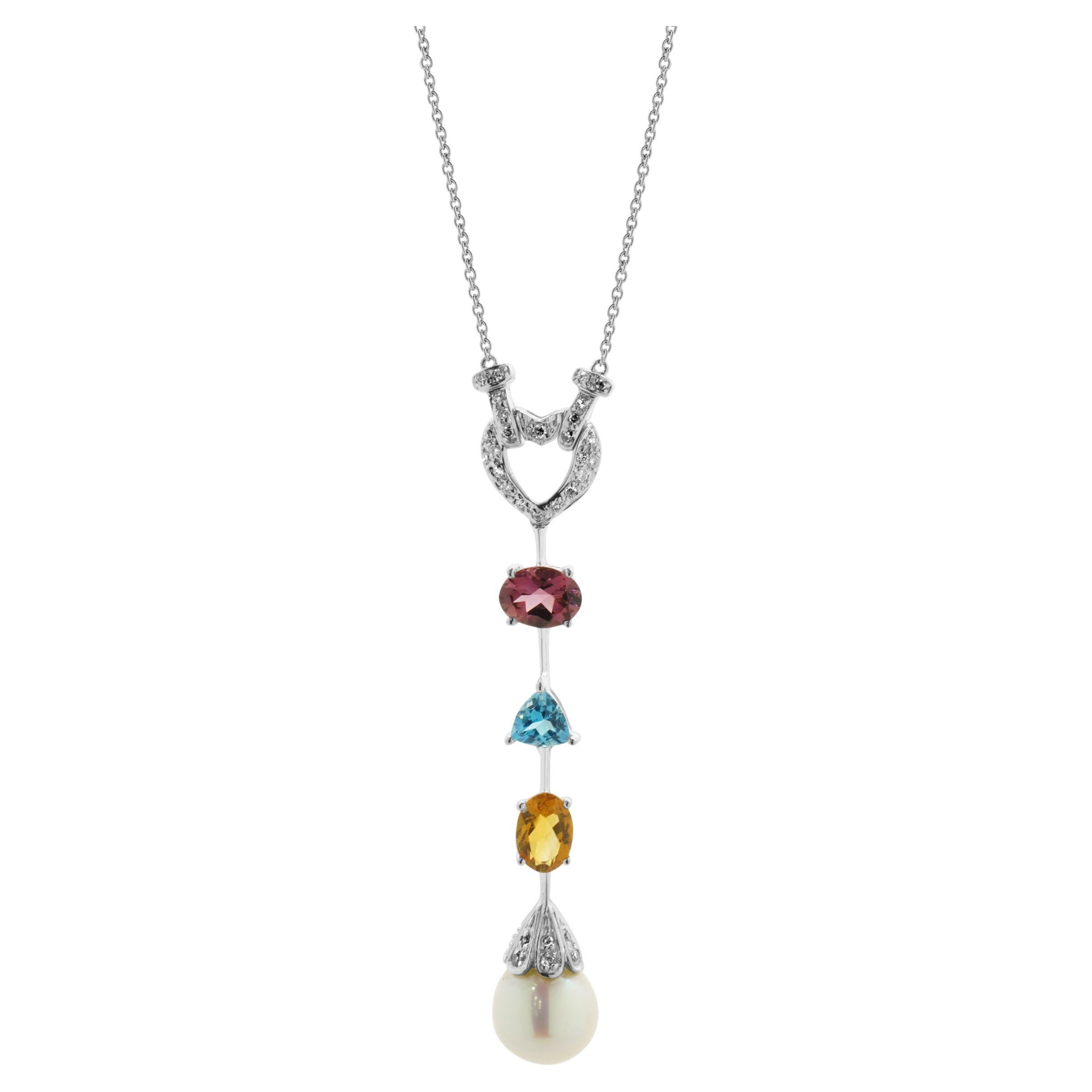 Goccia a cuore in oro bianco 14 carati con diamante, granato, topazio blu, citrino e perla. in vendita