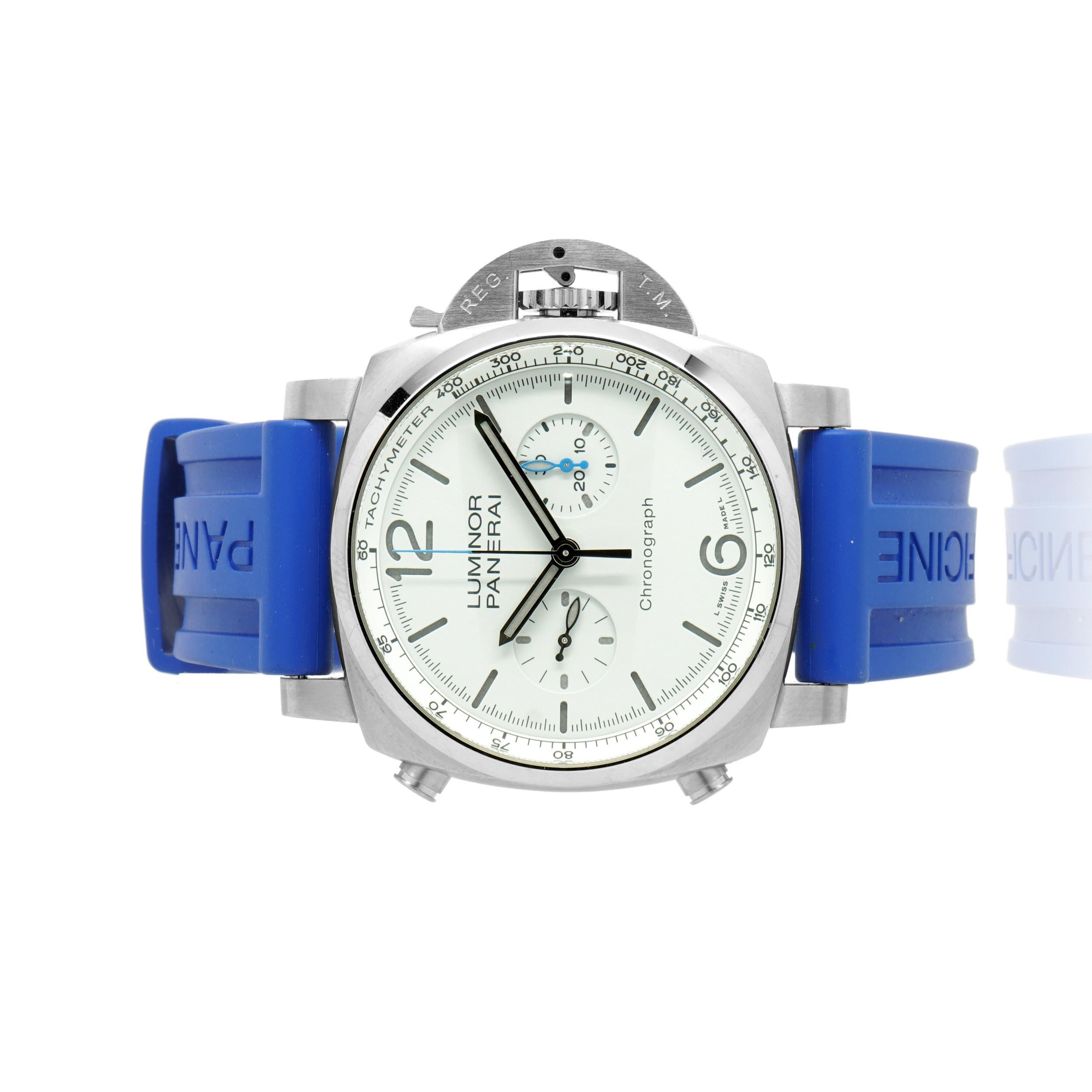 Movimento: automatico
Funzione: ore, minuti, secondi parziali, cronografo 
Cassa: cassa in acciaio inossidabile da 44 mm, lunetta liscia, vetro zaffiro, corona push-pull, 
Cinturino: Cinturino in gomma blu Panerai, fibbia ad ardiglione
Quadrante:
