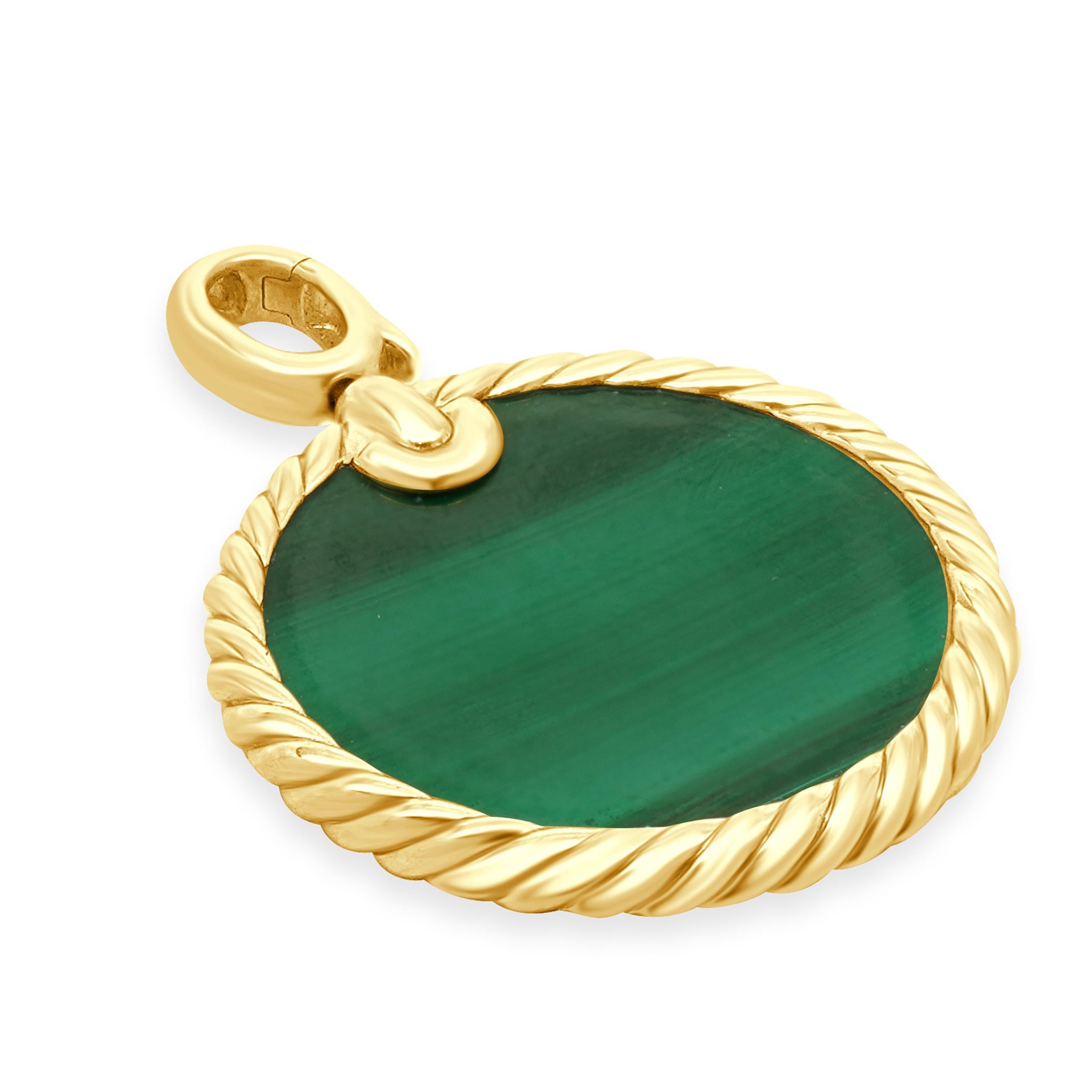 Designer : David Yurman
Matériau : Or jaune 18K
Dimensions : le pendentif mesure 39,5 x 28 mm de diamètre.
Poids : 9,75 grammes
