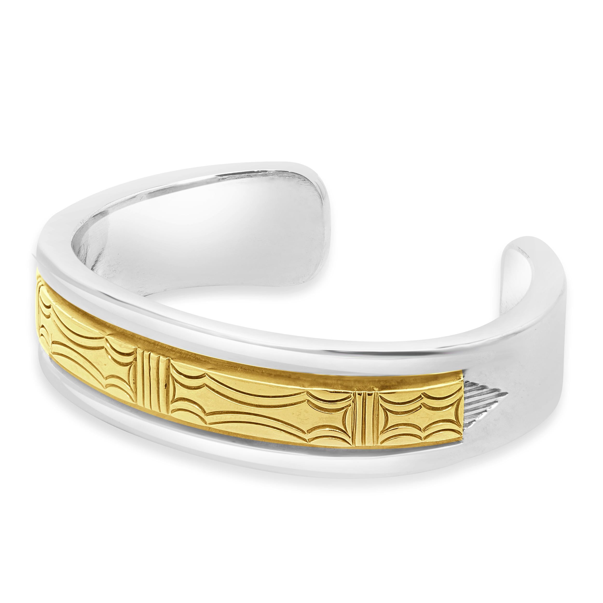 Designer: I. A. B.
Materiale: Oro giallo 14 carati / argento sterling
Dimensioni: il bracciale si adatta a un polso di 7 pollici
Peso: 117,40 grammi