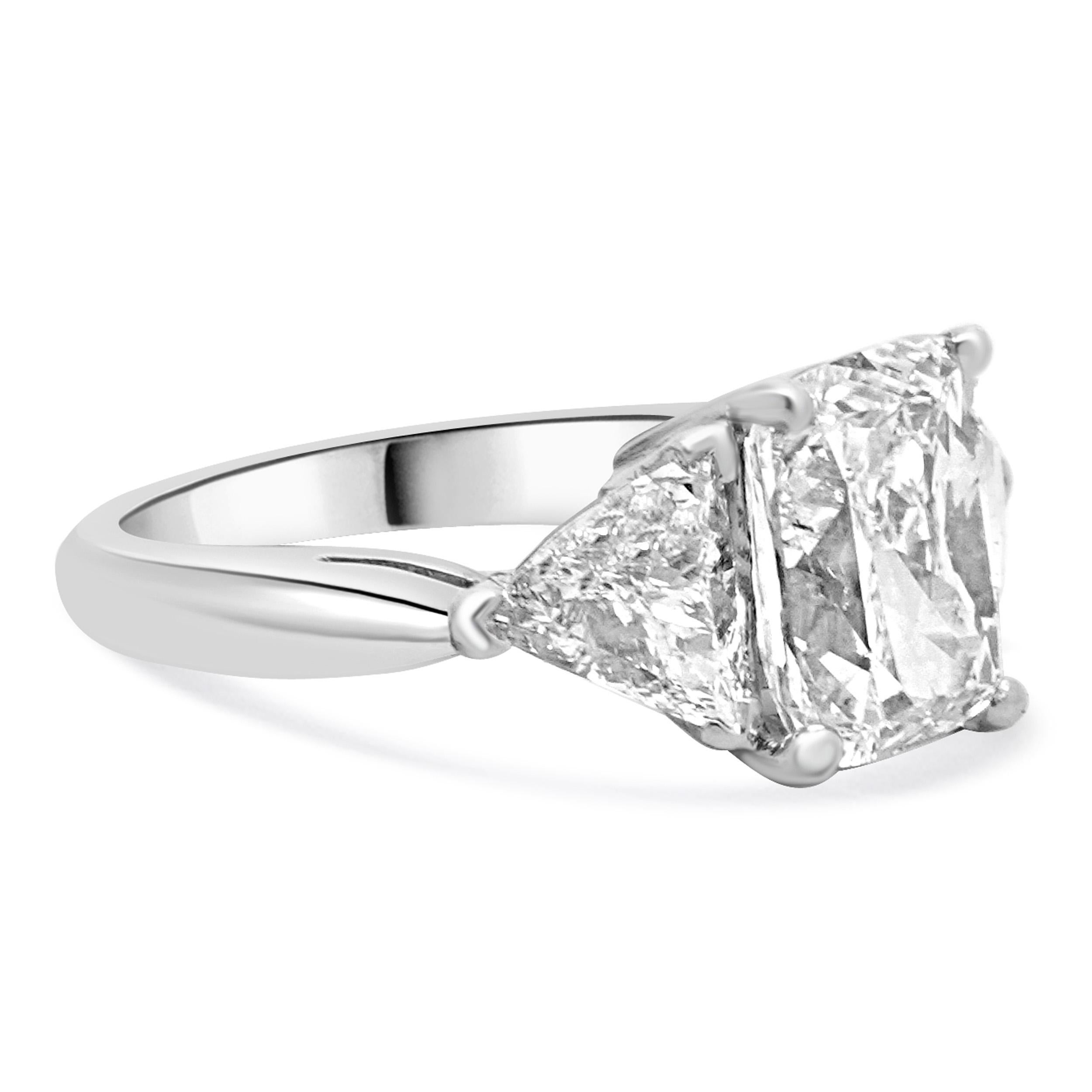 Bague de fiançailles en platine avec diamant taille coussin Excellent état - En vente à Scottsdale, AZ
