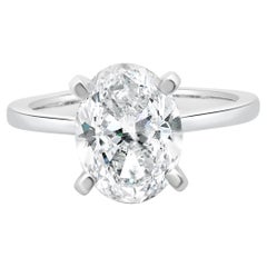 Bague de fiançailles en platine avec diamant ovale