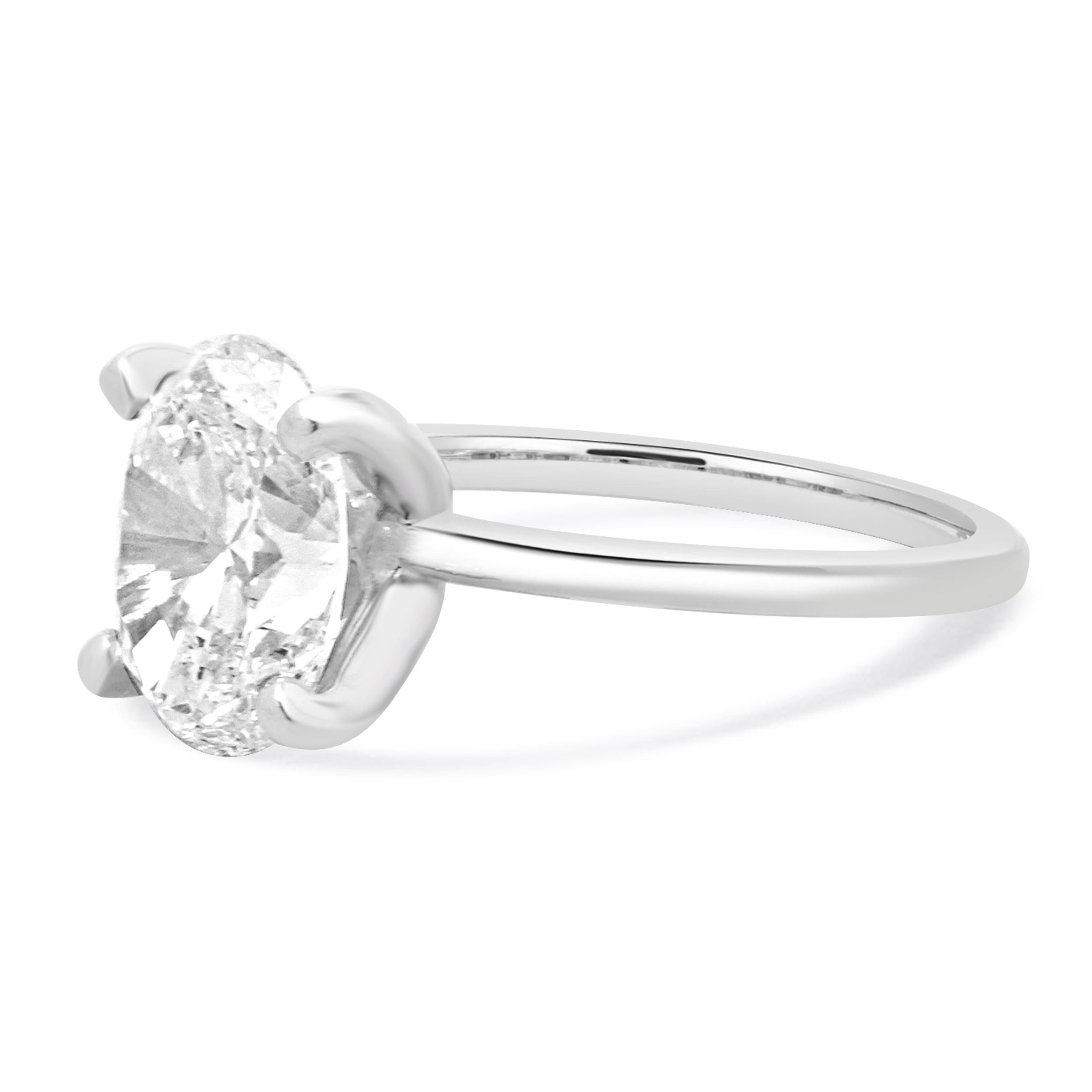 MATERIAL : platine
Diamant central : 1 taille ovale = 3,01ct
Couleur : D
Clarté : VVS2
GIA : 6342981185
Taille de l'anneau : 6 (veuillez prévoir jusqu'à 2 jours ouvrables supplémentaires pour les demandes de taille)
Dimensions : le haut de l'anneau