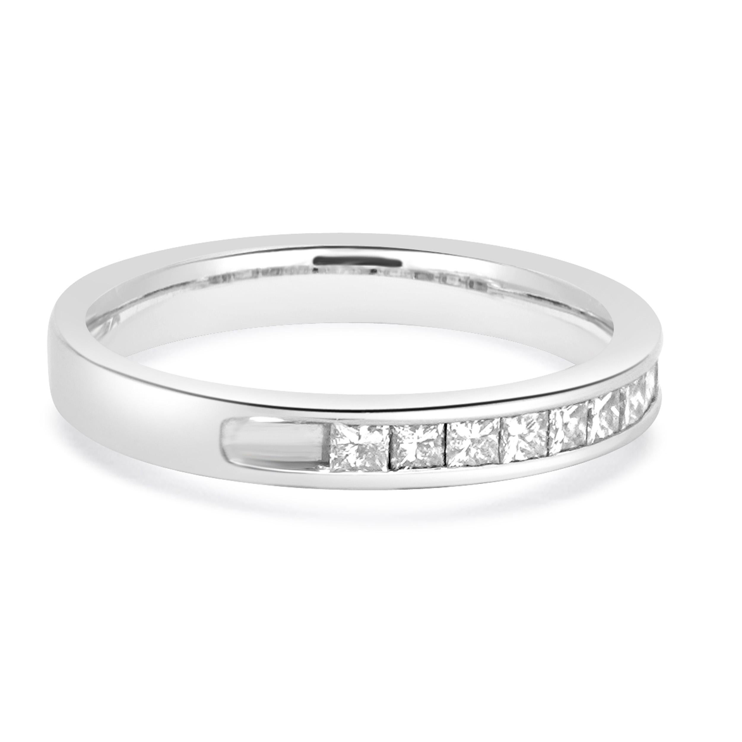 Bandeau en or blanc 14 carats avec diamant taille princesse en Channel Channel Set Excellent état - En vente à Scottsdale, AZ