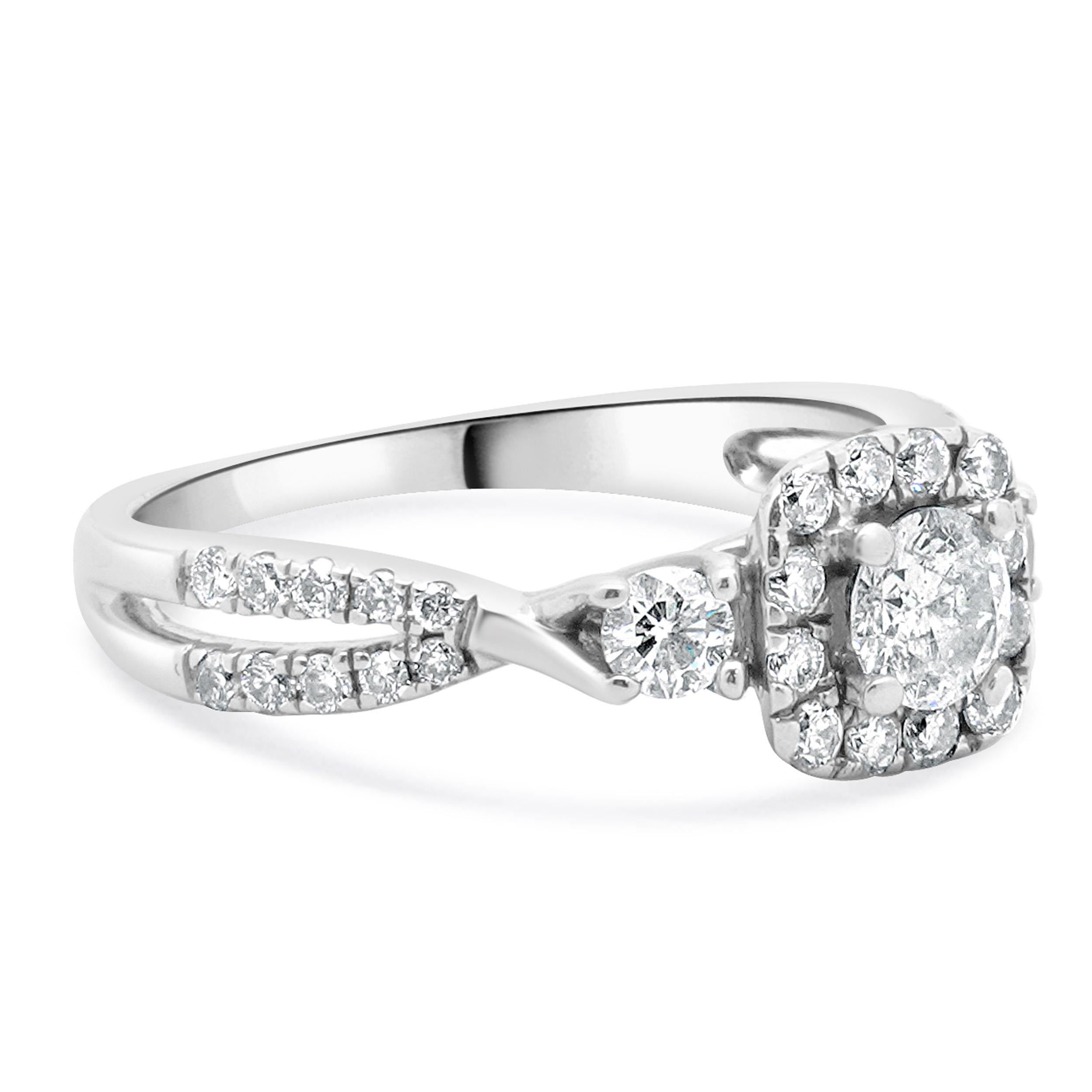 Anillo de compromiso de diamantes en oro blanco de 14 quilates Corte redondo en venta