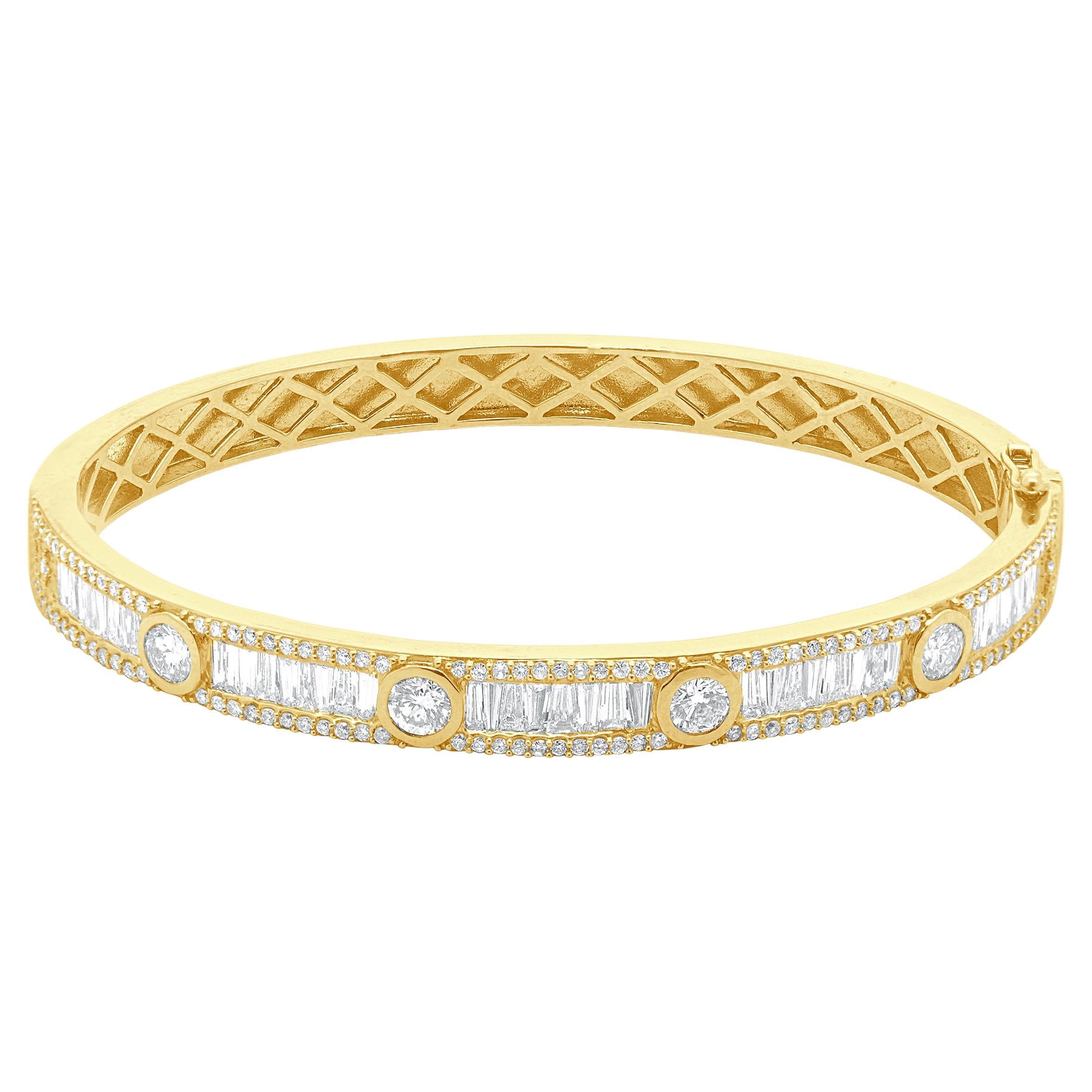 Bracciale con diamanti tondi, brillanti e baguette in oro giallo 18 carati