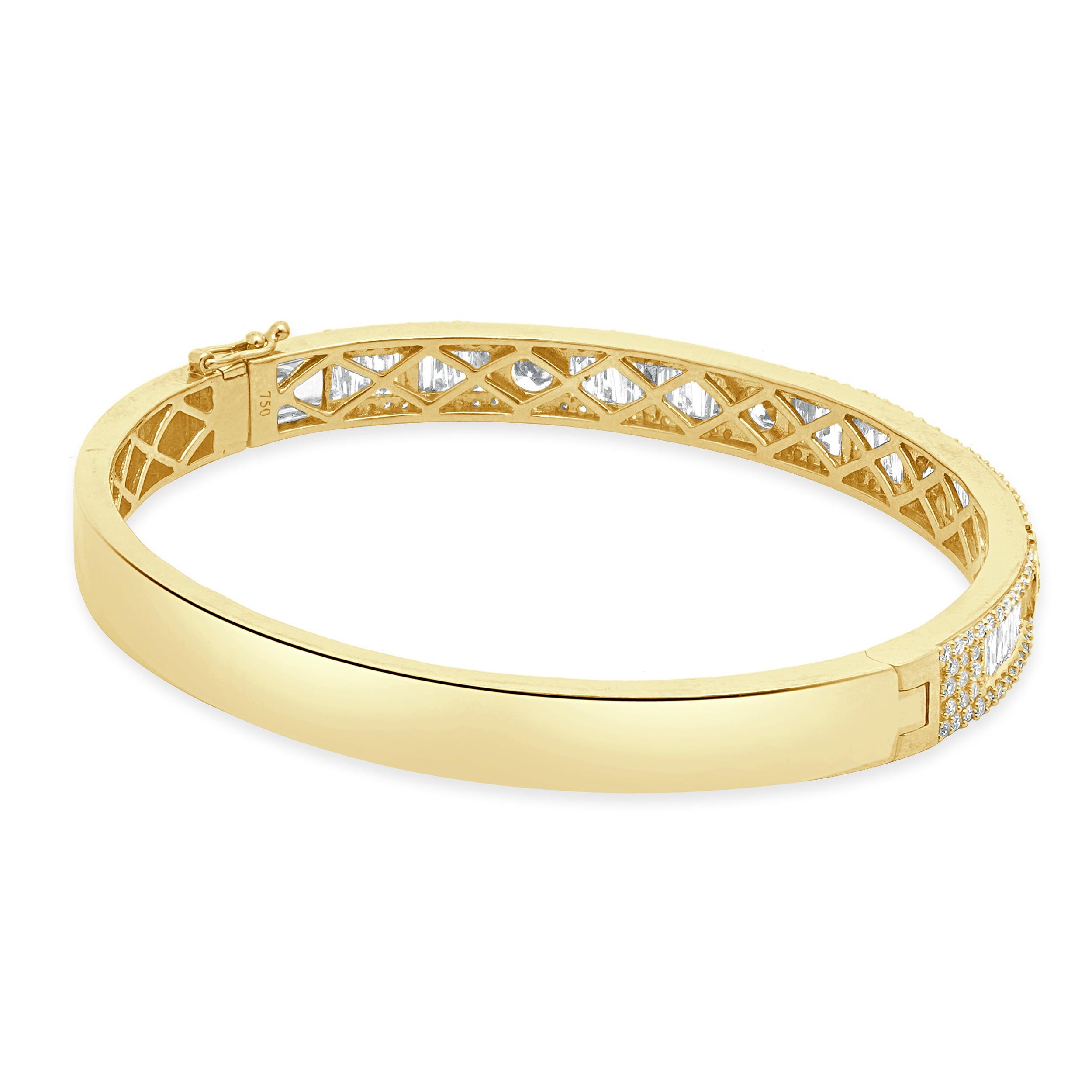 Taglio rotondo Bracciale con diamanti tondi, brillanti e baguette in oro giallo 18 carati in vendita
