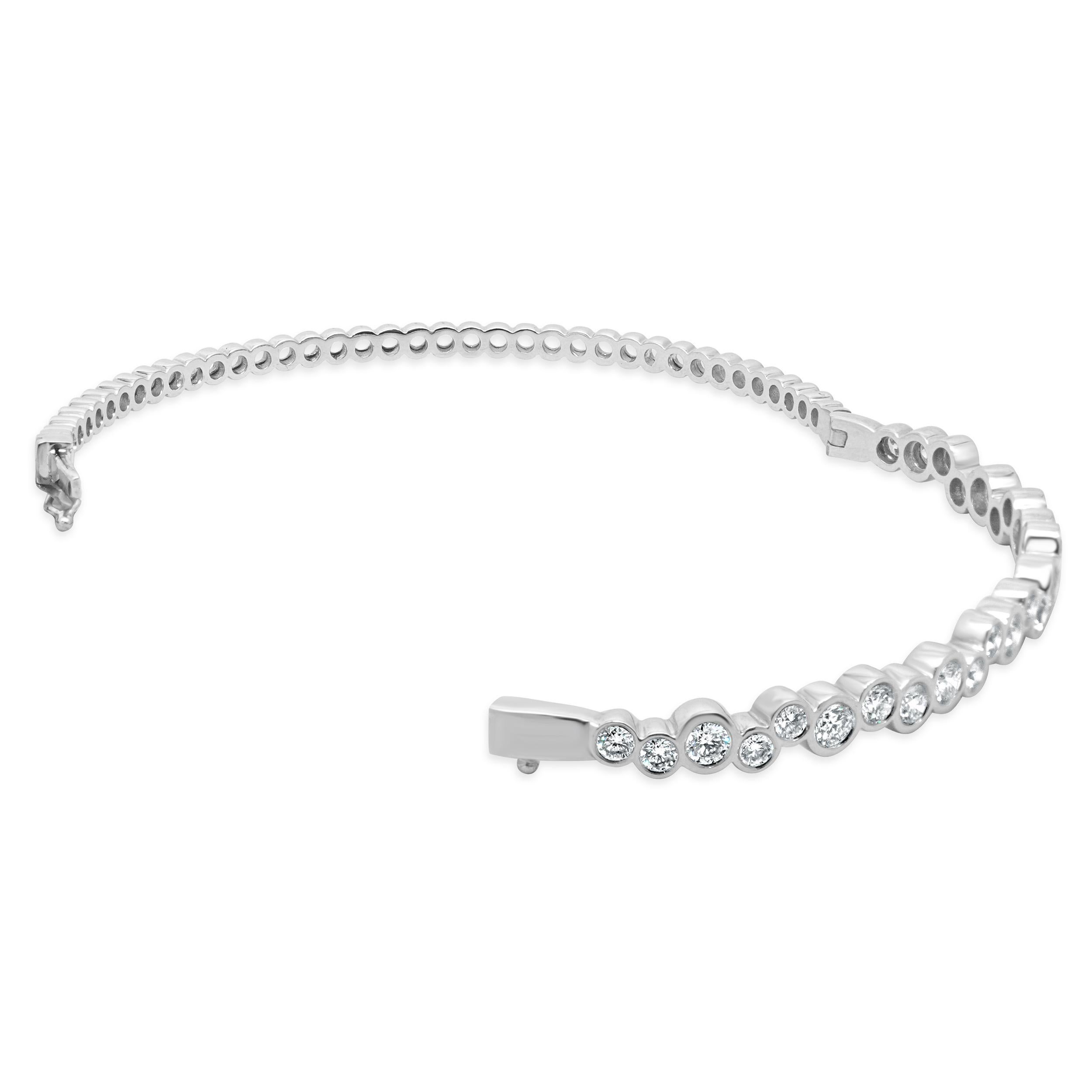 14 Karat White Gold Bezel Set Diamond Bubble Bangle Bracelet In Excellent Condition For Sale In Scottsdale, AZ
