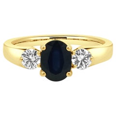 Bague en or jaune 14 carats, sertie d'un saphir bleu taille ovale et de diamants ronds