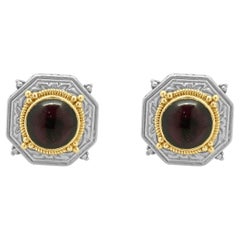 Boutons de manchette Konstantino en argent sterling, avec grenat rond taillé en cabochon et monture en or jaune 18 carats