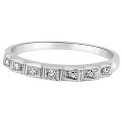 18K White Gold and Round Diamond Band