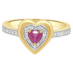 Anello a forma di cuore in oro giallo 14 carati con rubino e diamanti rotondi a halo