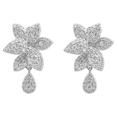 Pendientes colgantes con diseño floral de EFFY, en oro blanco de 14K y pavé de diamantes