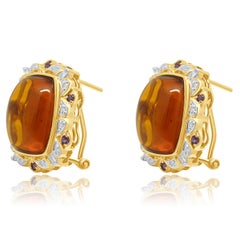 Boucles d'oreilles en or jaune 14 carats avec ambre taille cabochon, améthyste ronde et halo orné de diamants
