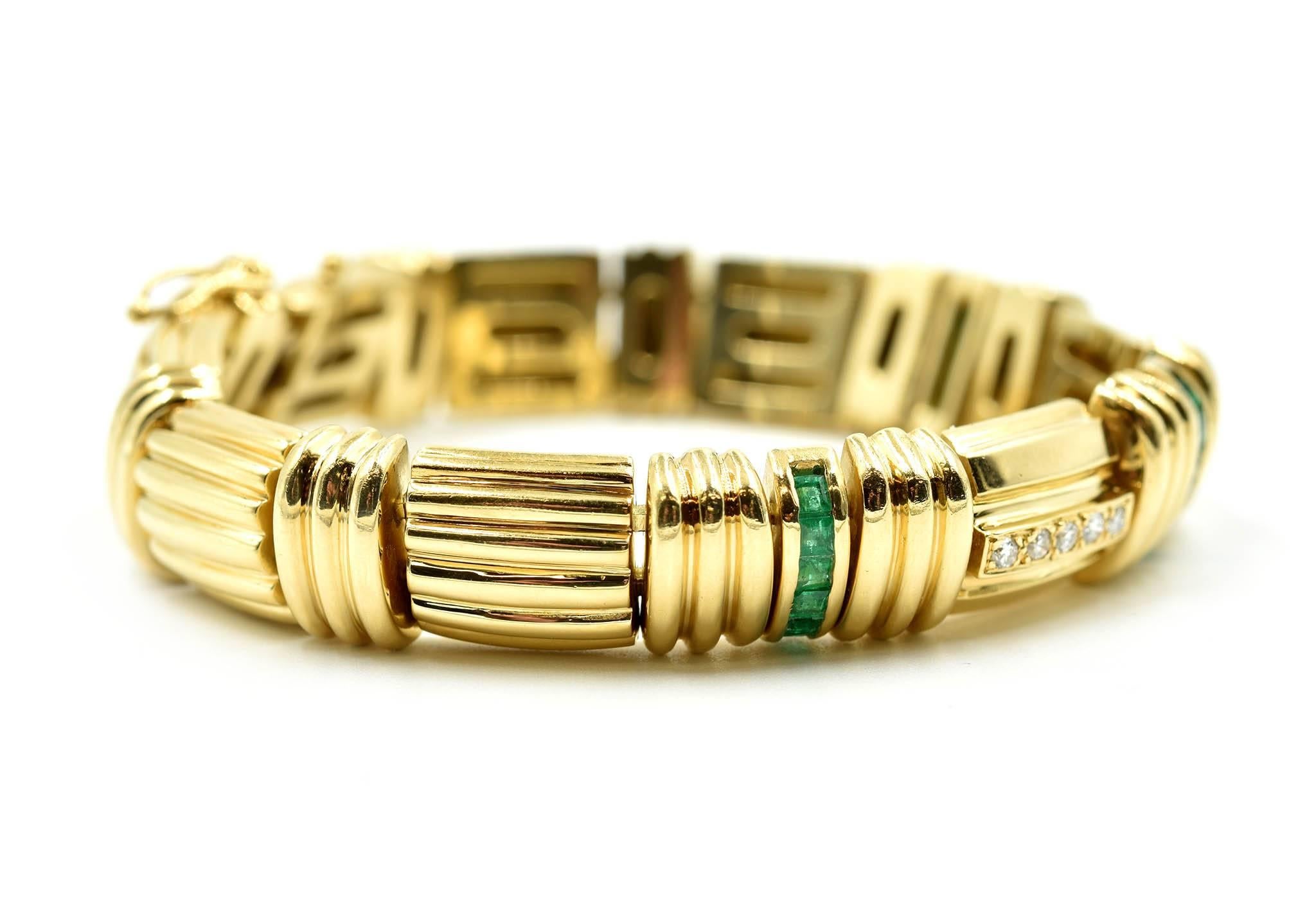 Diamond and Emerald Link Bracelet 18k Yellow Gold In Excellent Condition In Scottsdale, AZ
