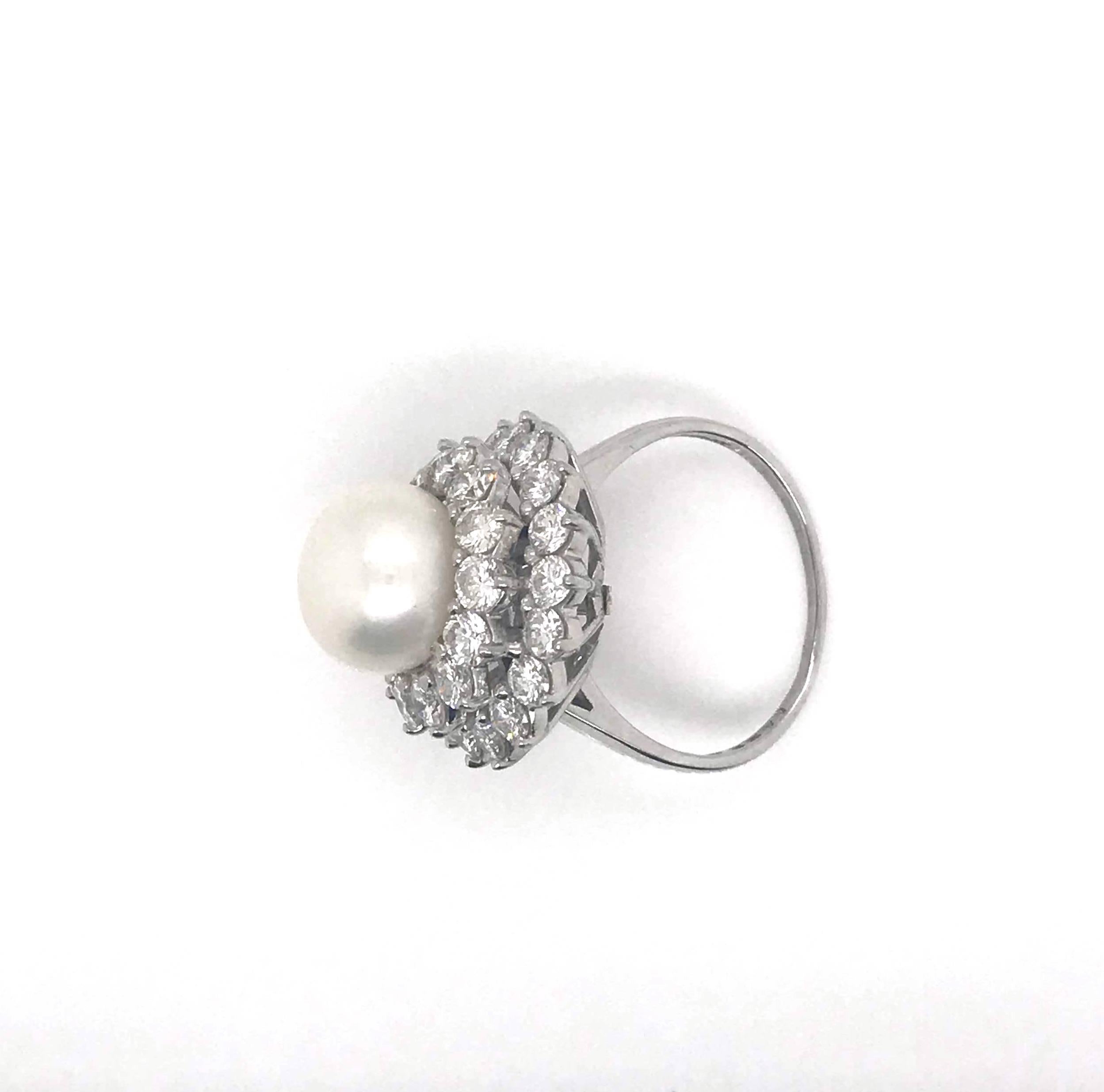 1 platinum vintage princess style modular dress ring/pendant. The shank can be detached from the ring so the setting becomes a pendant. The setting is centrally set with a button-shaped south sea cultured peal approx. 11mm. The pearl has a very good