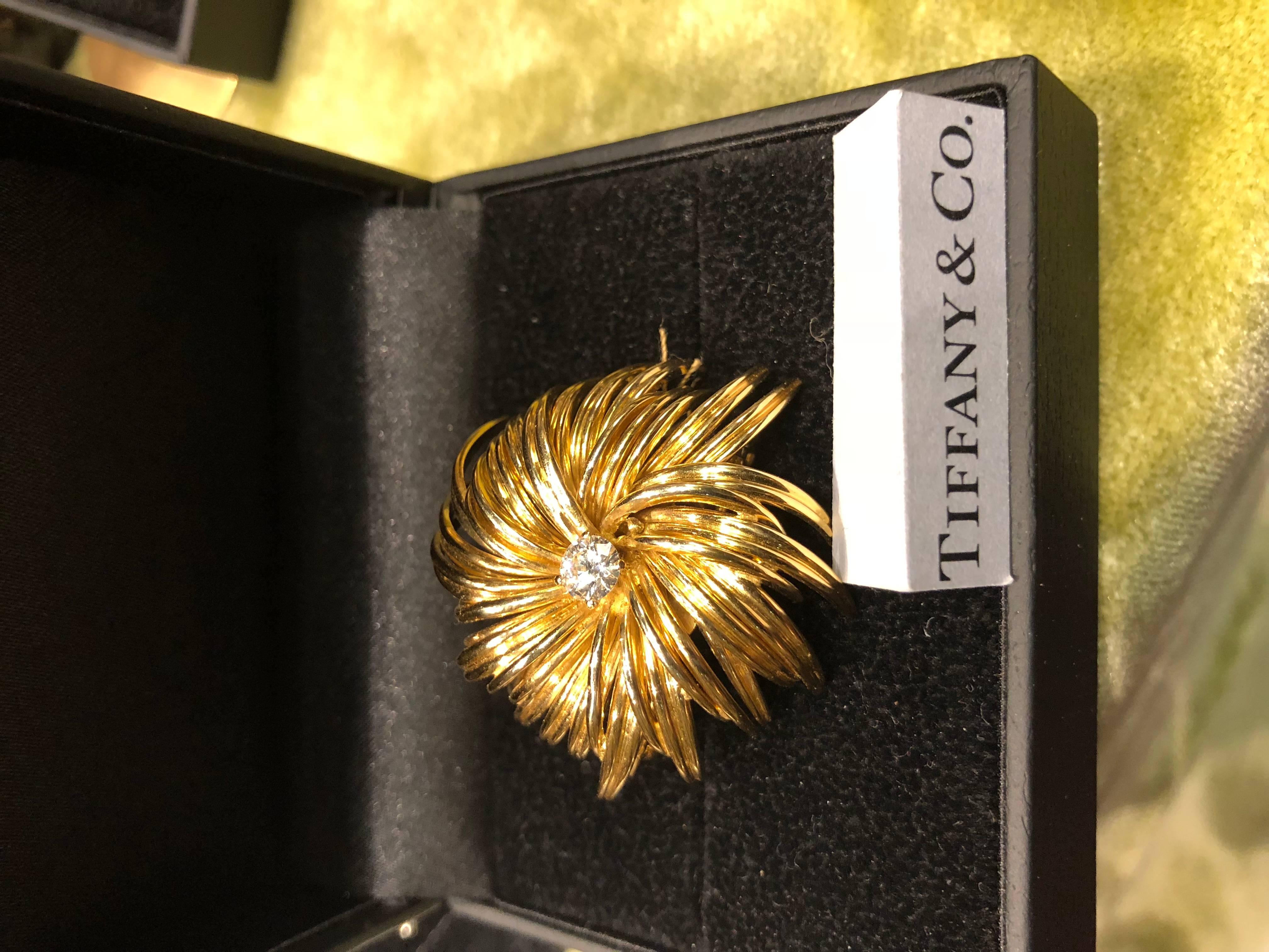 Tiffany & Co Diamond and Gold Pin Brooch In Excellent Condition In Lisbon, PT