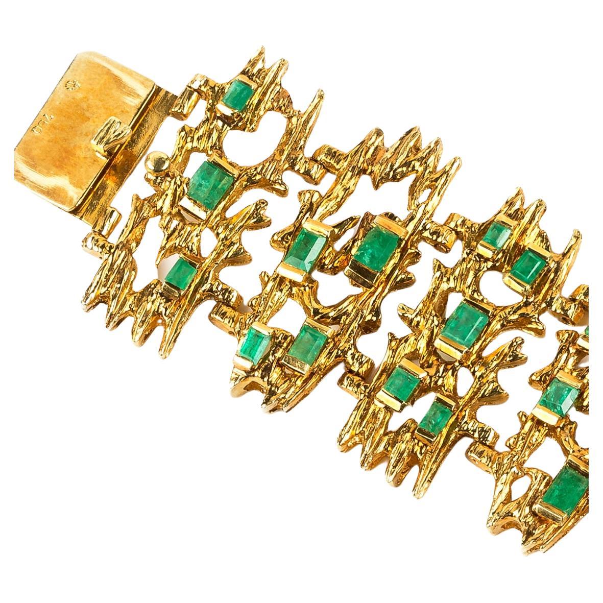 Emerald Hammered 18 Karat Gold link Bracelet For Sale (Free Shipping) at 1stDibs