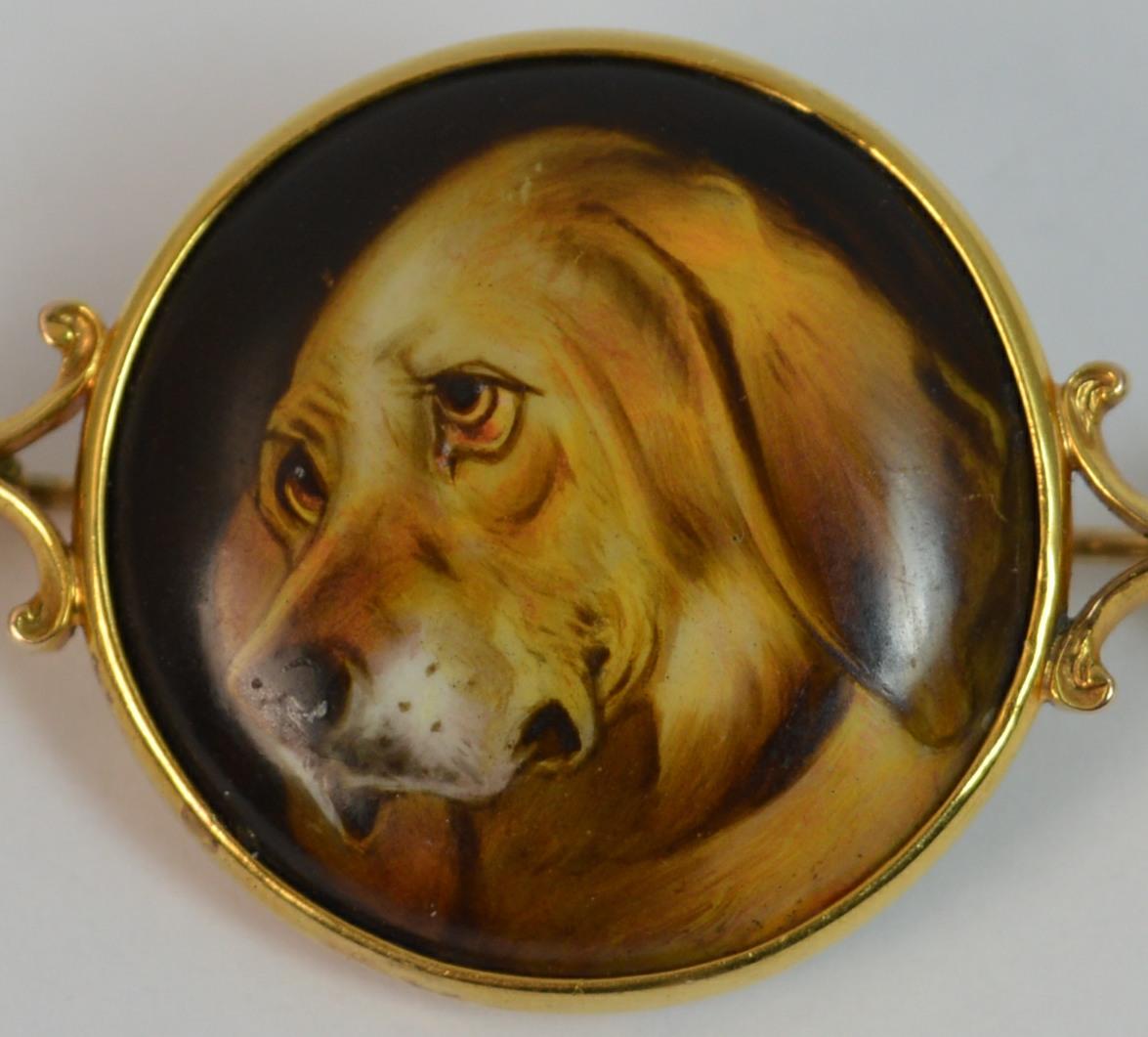 Victorian Hand Painted Spaniel Dog 15 Carat Gold Brooch In Good Condition In St Helens, GB