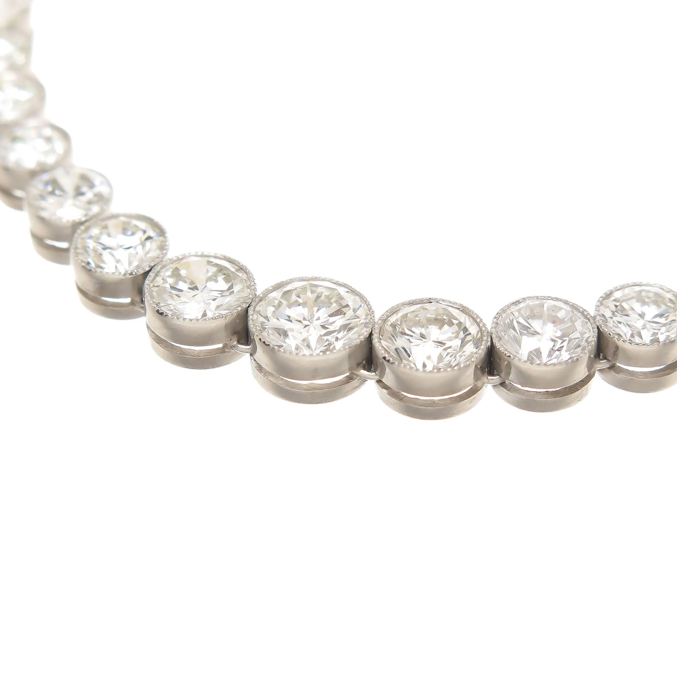 11 Carats Diamonds Platinum Riviere Necklace  In Excellent Condition In Chicago, IL