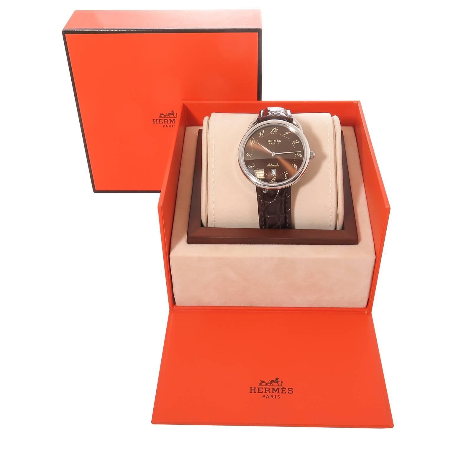 Circa 2012 Hermes Arceau collection Wrist watch, 41 MM Stainless Steel water Resistant case, Automatic self winding movement, Brown,mirrored Dial with White numerals and a calendar window at the 6 position. New Brown padded textured strap ( non