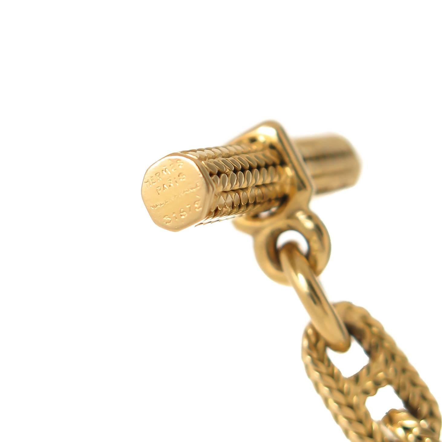 Circa 2000 Hermes Chaine D' Ancre 18K Gelbgold Armband. Dies ist die mittlere Größe Armband aus der Sammlung:: Messung 7 1/4 Zoll in der Länge:: 5/16 Zoll breit und wiegt 36::2 Gramm. Kommt in der Original Hermes Präsentation Armband Box.