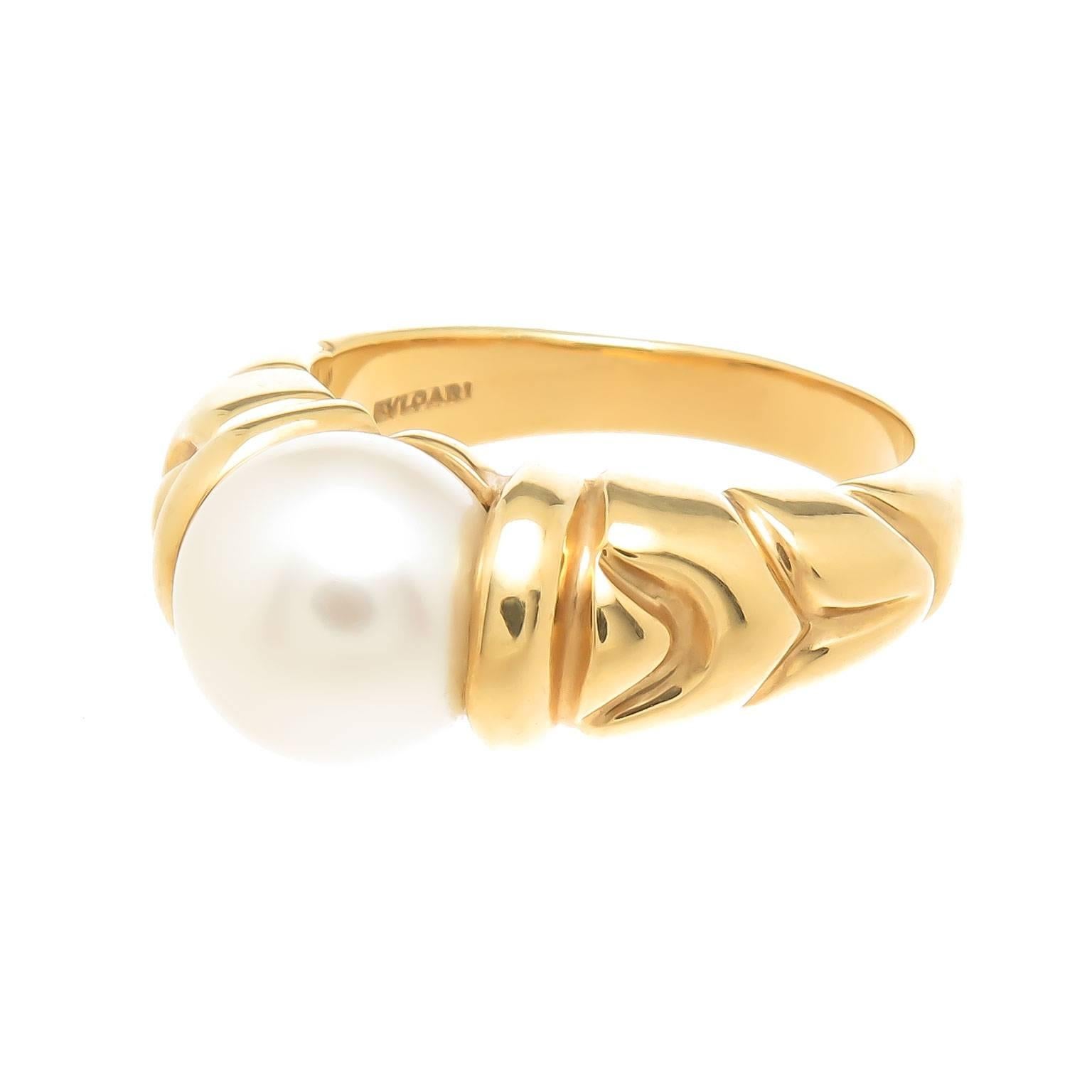 Circa 1990 Bulgari 18K Yellow Gold Ring from the Passo Doppio Collection, centrally set with a very fine Culture Pearl measuring 8.5 MM. Finger size = 6