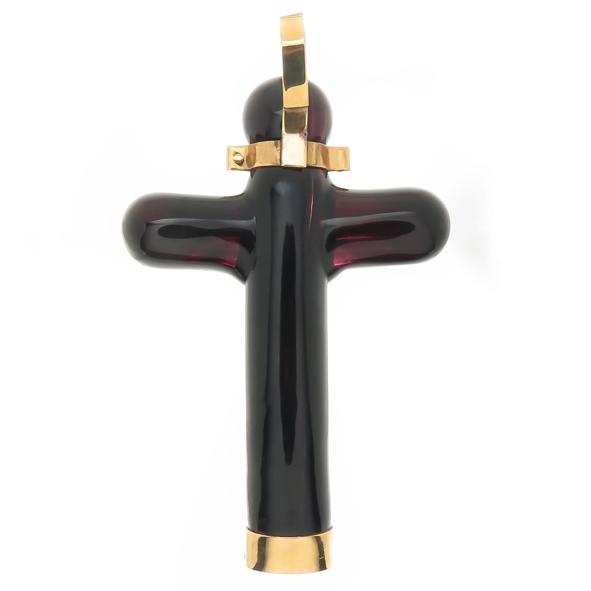 Circa 1970s Gucci 18k Yellow Gold and Acrylic Mid century modern style cross pendant. Measuring 2 3/4 inch in length and 1 5/8 inch across. Being of a Dark Black Raspberry color with a bit of transparency.