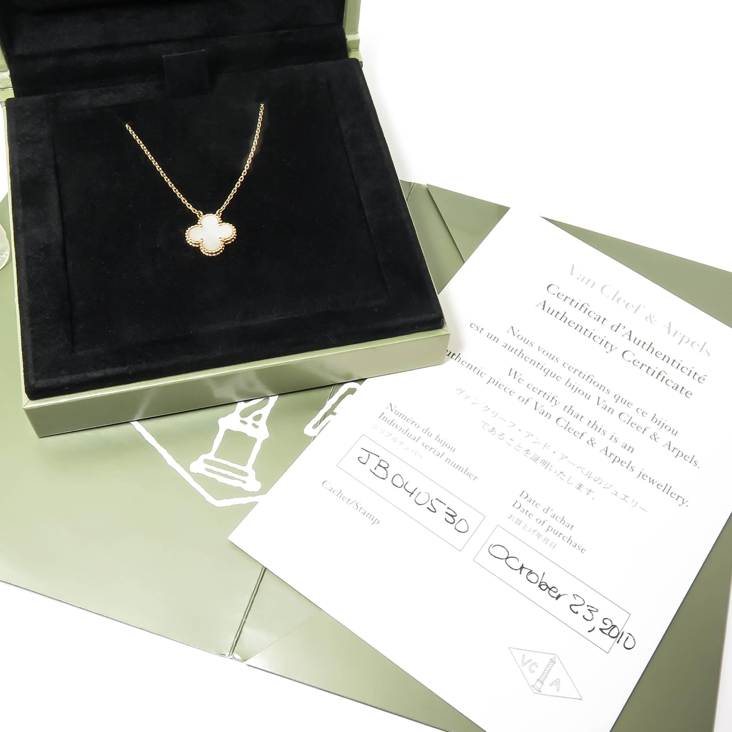 Van Cleef & Arpels Alhambra Mother of Pearl Gold Pendant In New Condition In Chicago, IL