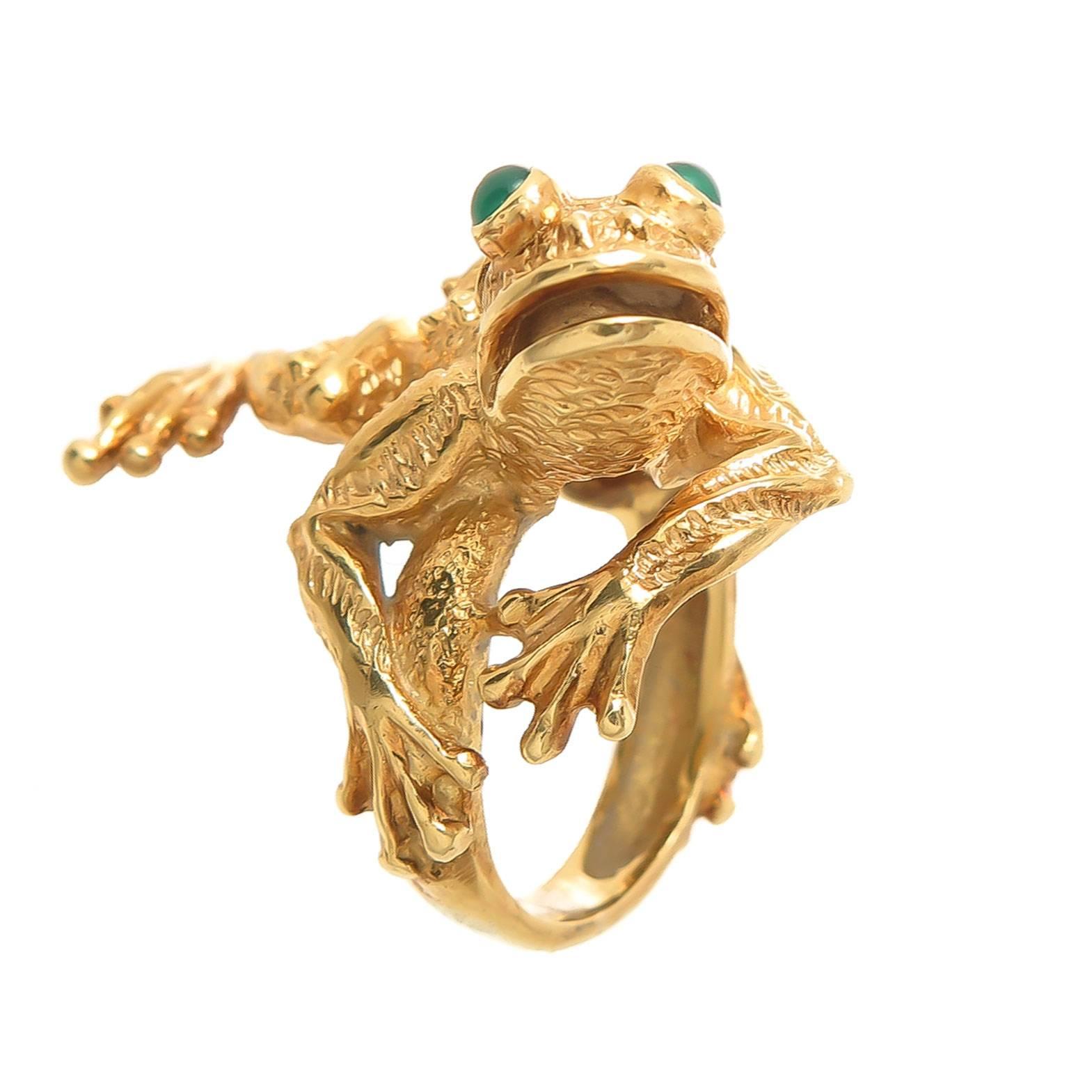 Circa 1970s Kurt Wayne 18K Yellow Gold Frog Ring, measuring 1 1/8 inch in length very nicely detailed and having Cabochon Emerald eyes. Finger size = 5