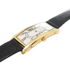 Bueche Girod Gelbgold Große gebogene Handaufzugs-Armbanduhr:: um 1970er Jahre
