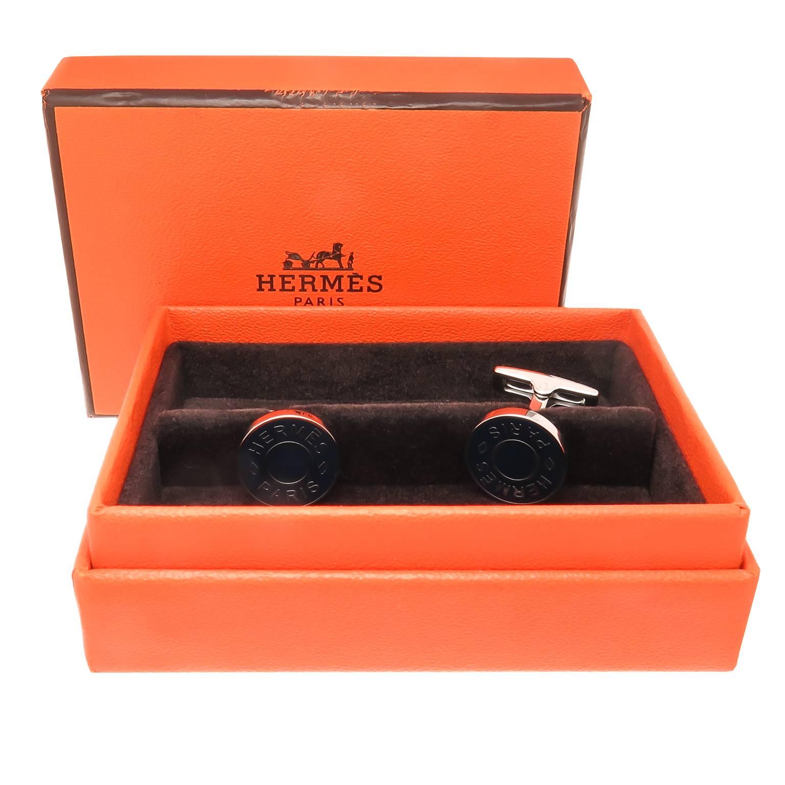Hermes Classic Logo Cufflinks In New Condition In Chicago, IL