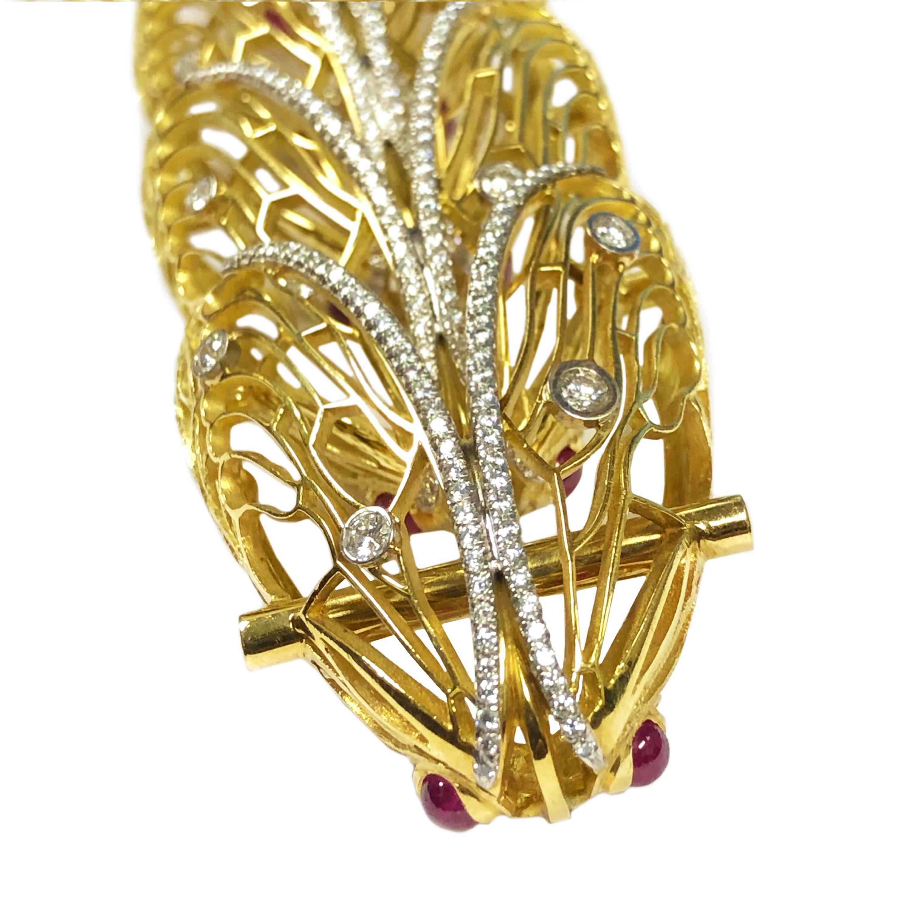 Nicholas Varney Large Diamond Yellow Gold Platinum Articulated Cicada Bracelet In Excellent Condition In Chicago, IL