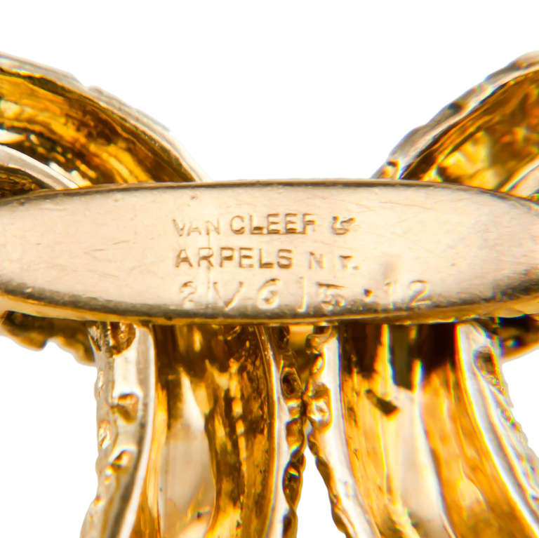Van Cleef & Arpels Textured Link Bracelet In Excellent Condition In Chicago, IL