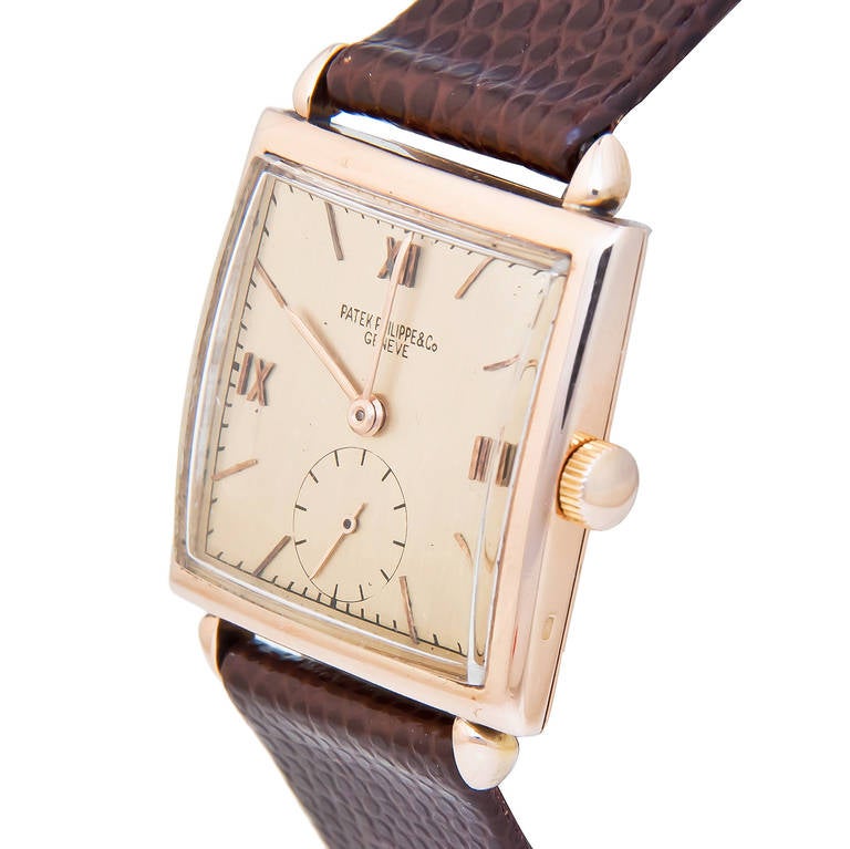 Patek Philippe 18k Rose Gold Square Armbanduhr, 28 X 28mm Gehäuse, ca. 1940er Jahre. Handaufzugswerk, applizierte römische und Stabindexe aus Roségold, Sekundärsekunden. Signiert und nummeriert Gehäuse und Uhrwerk.