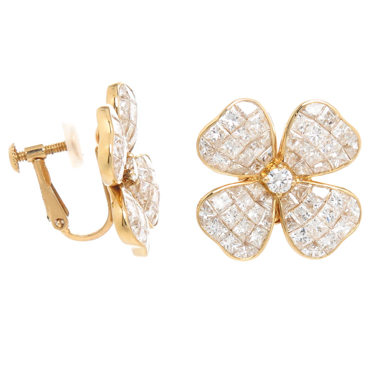 Invisibly Set Diamond Gold Flower Ear Clips In New Condition In Chicago, IL