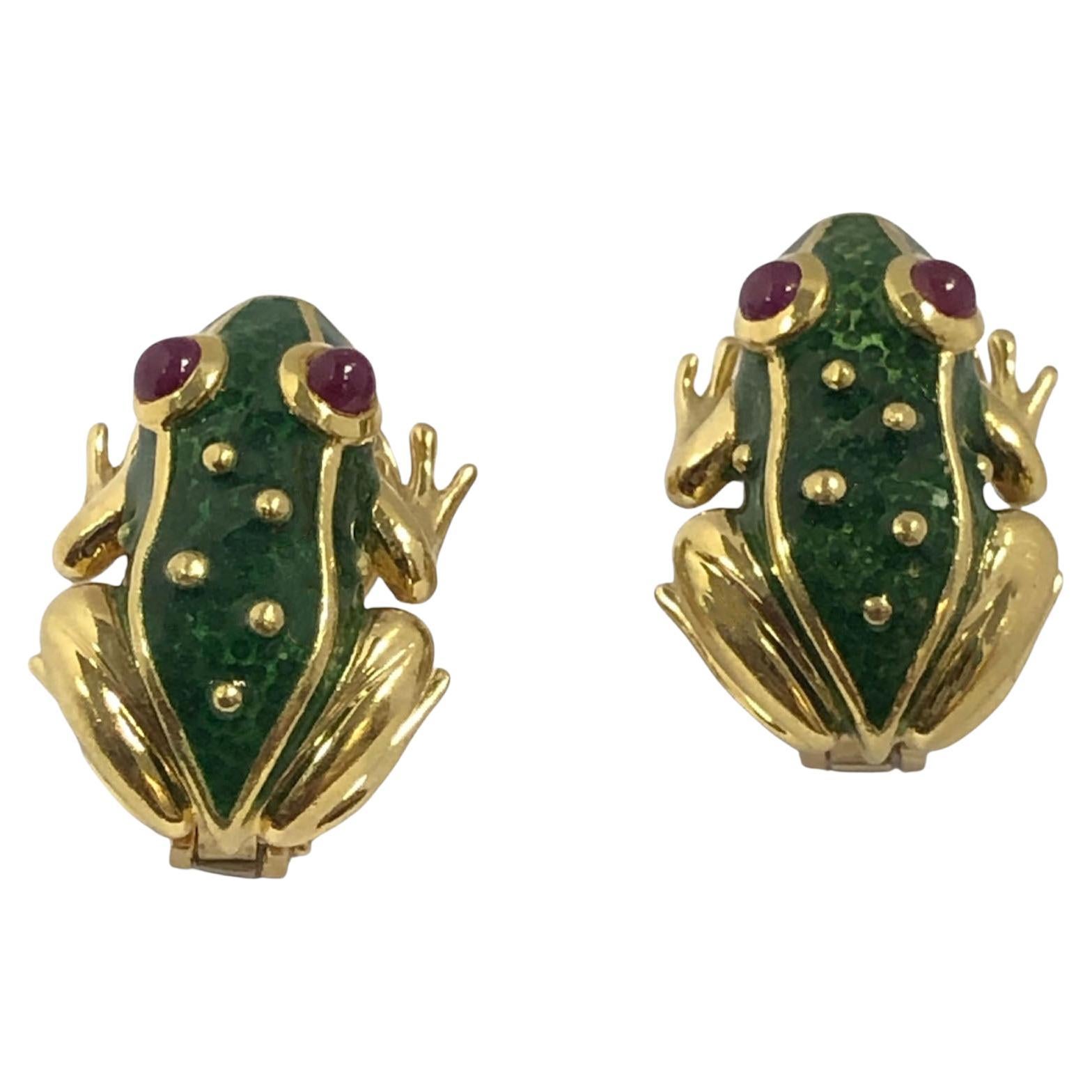 Boucles d'oreilles grenouille fantaisiste en or jaune, émail et rubis en vente
