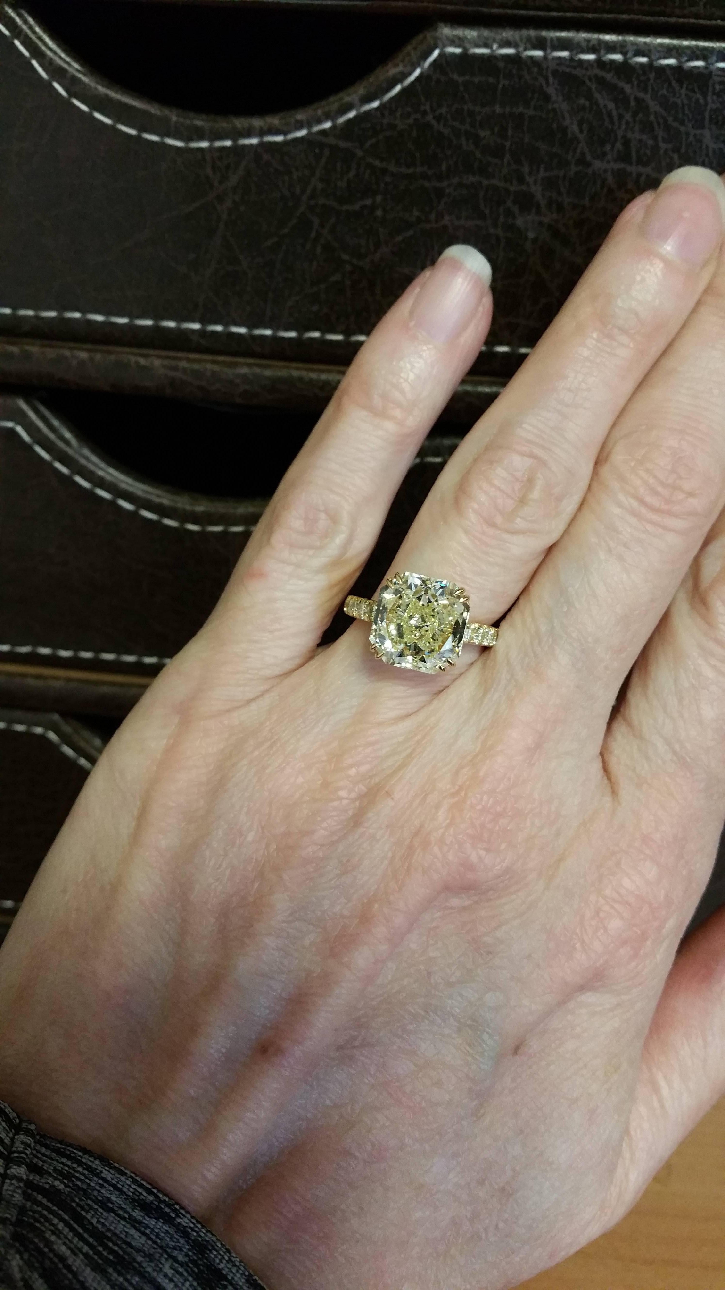 Scarselli 5.69 carat Light Yellow Radiant Cut Diamond Ring GIA Certified In New Condition In New York, NY