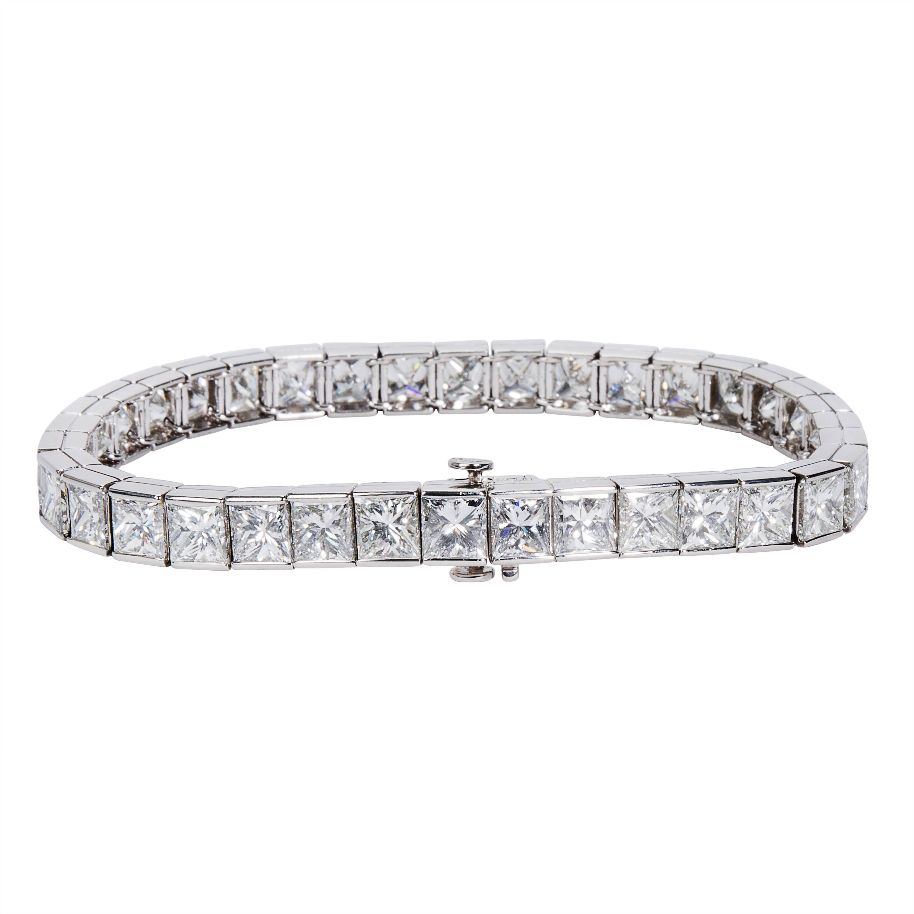 Over 24 carats of glistening diamonds create this classic and sophisticated Kwiat piece. The single, and clean row of diamonds make for a stunning look, perfect for everyday wear or a gorgeous accent piece.

This Kwiat bracelet is pre-owned and is