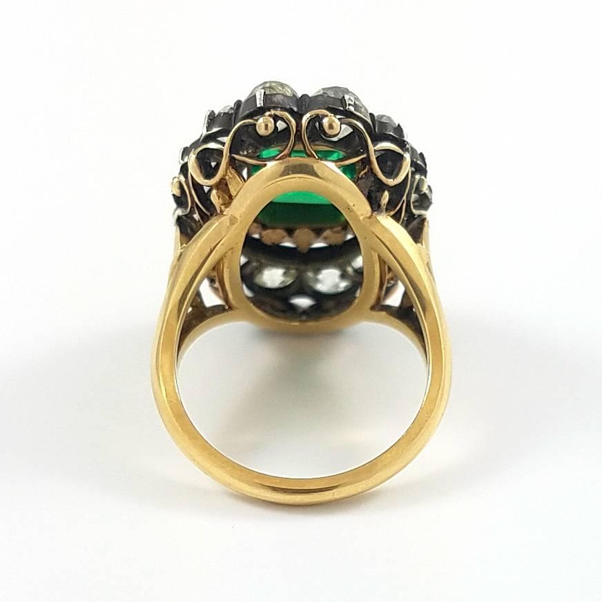 18k Antique Victorian Ring with 2.10 carat Colombian Green Emerald and Diamonds In Excellent Condition For Sale In Los Angeles, CA