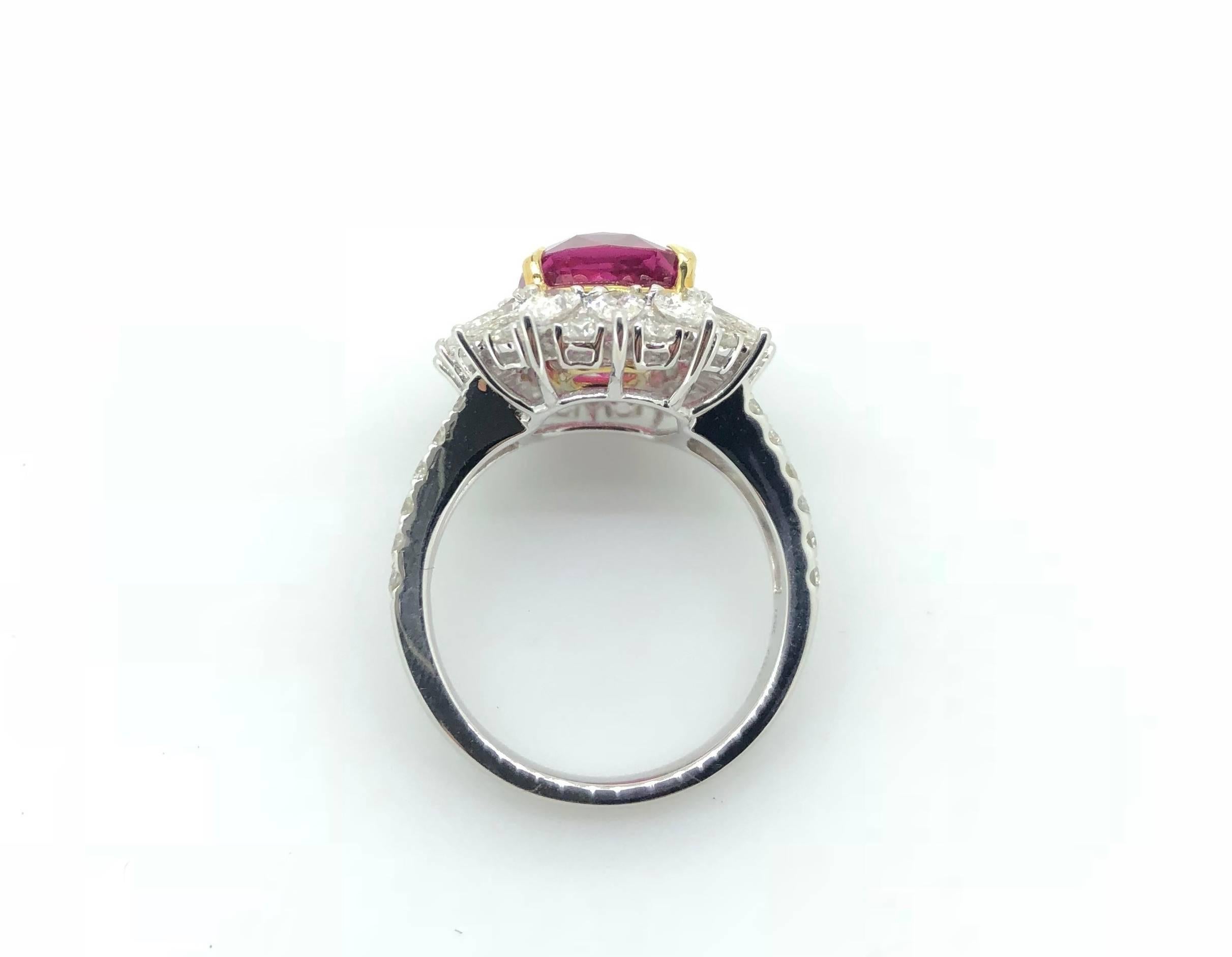 Modern 7.00 Carat Pink Sapphire Diamond Cluster Cocktail Dress Ring For Sale